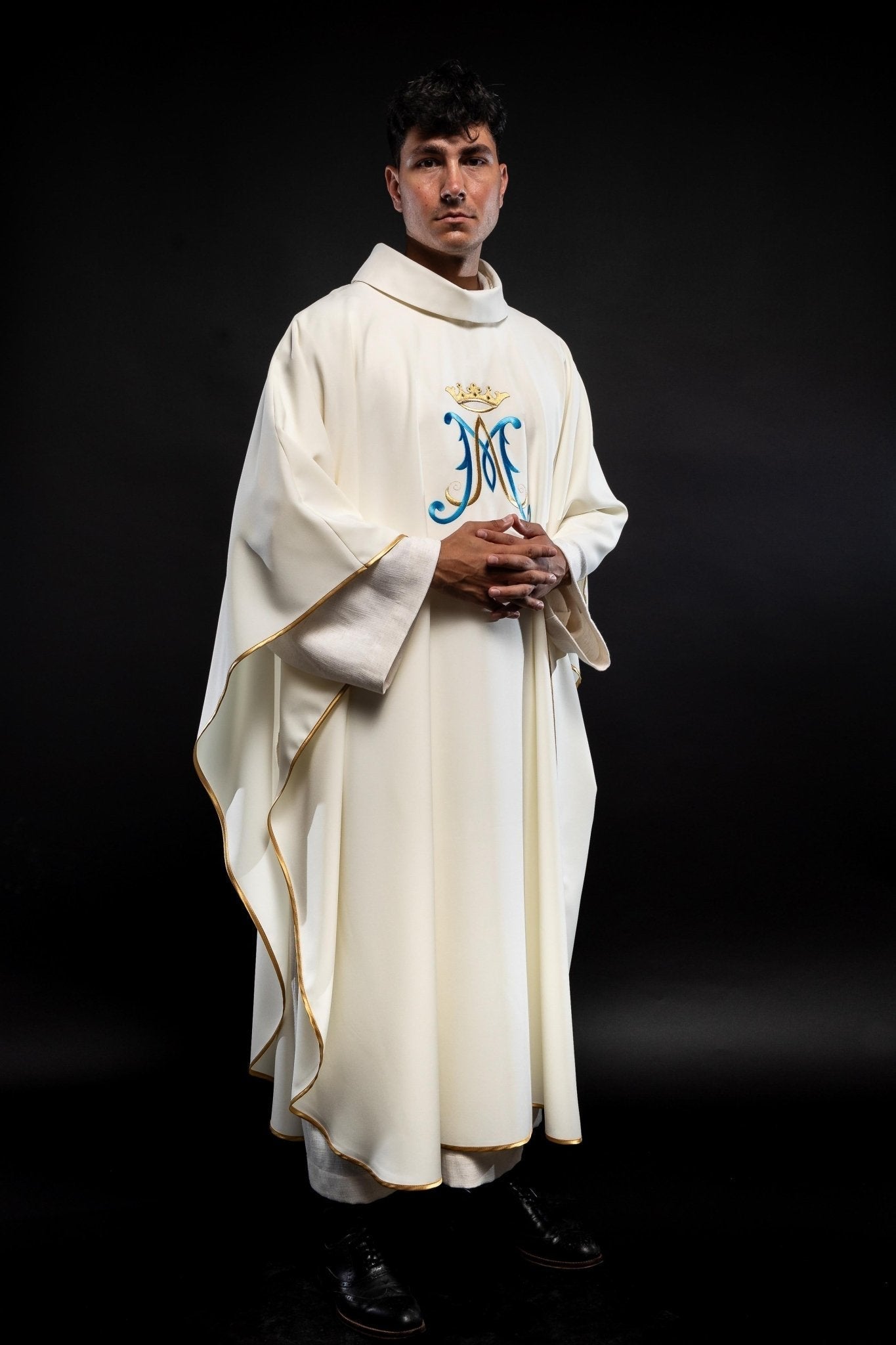 Chasuble brodée avec motif marial écru KOR/090/05/12 ECRU - CHASUBLES.FR