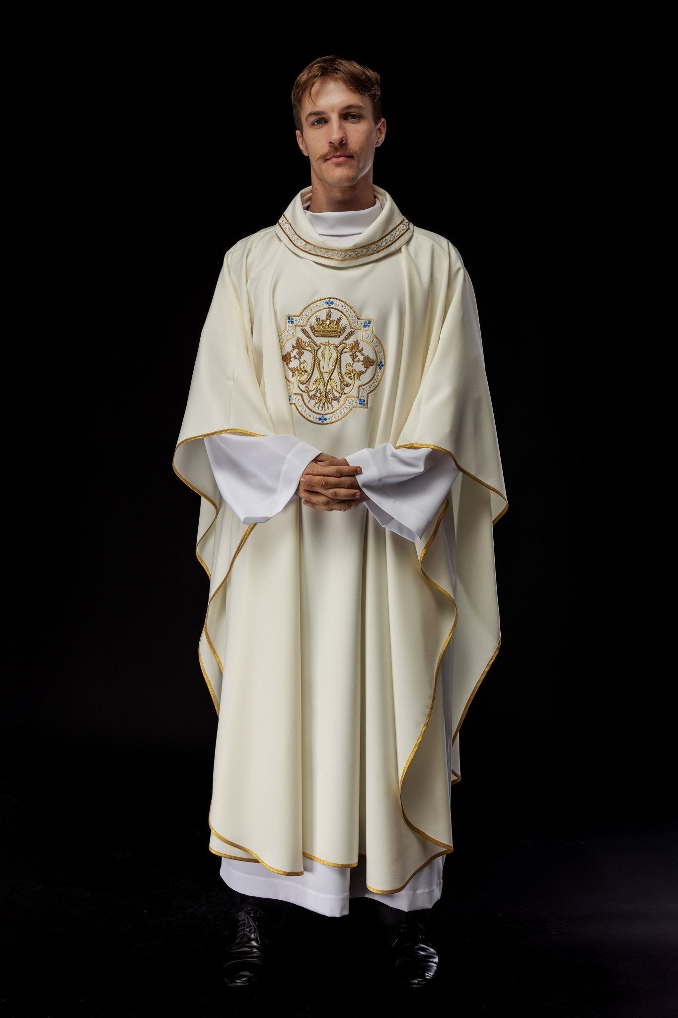 Chasuble brodée avec motif marial écru KOR/393/05/01 - CHASUBLES.FR