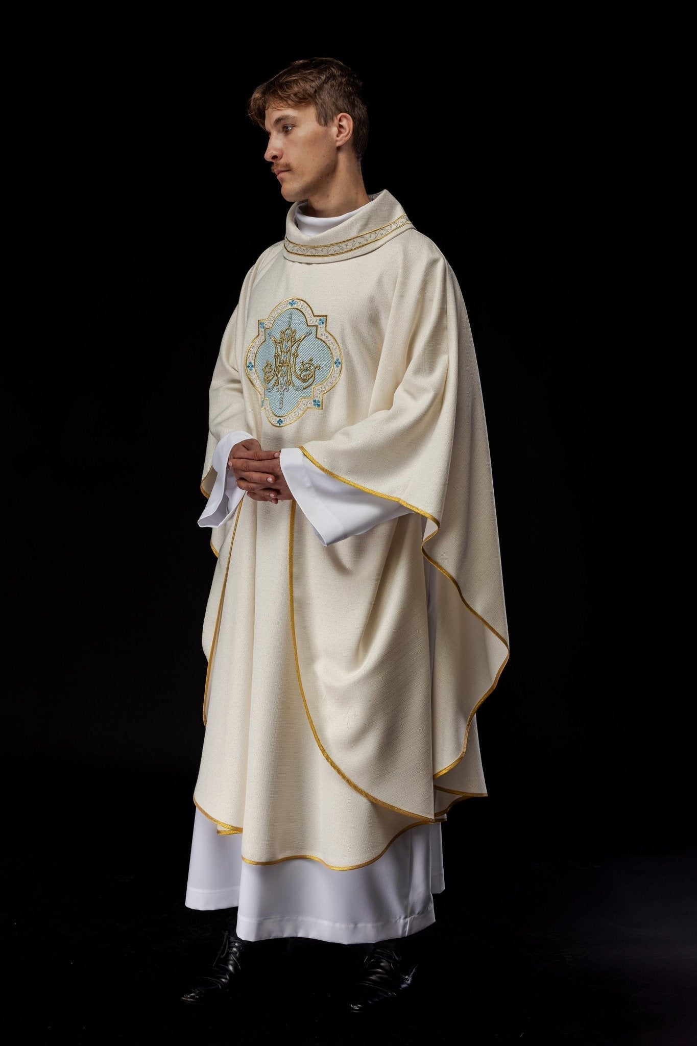 Chasuble brodée avec motif marial écru KOR/391/05/71 - CHASUBLES.FR