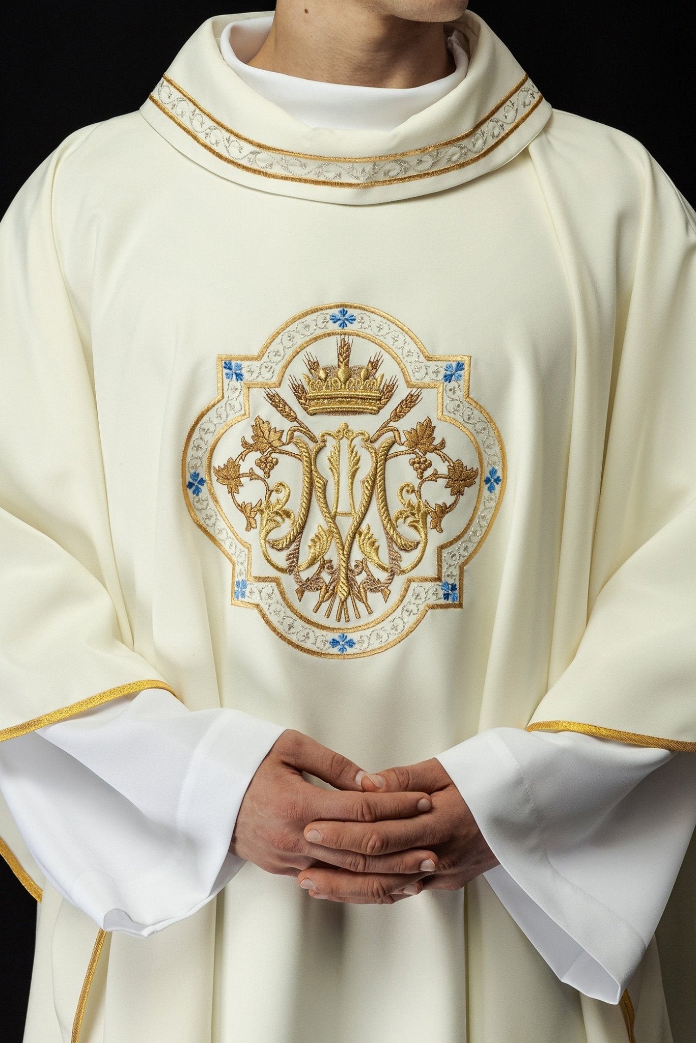 Chasuble brodée avec motif marial écru KOR/393/05/01 - CHASUBLES.FR