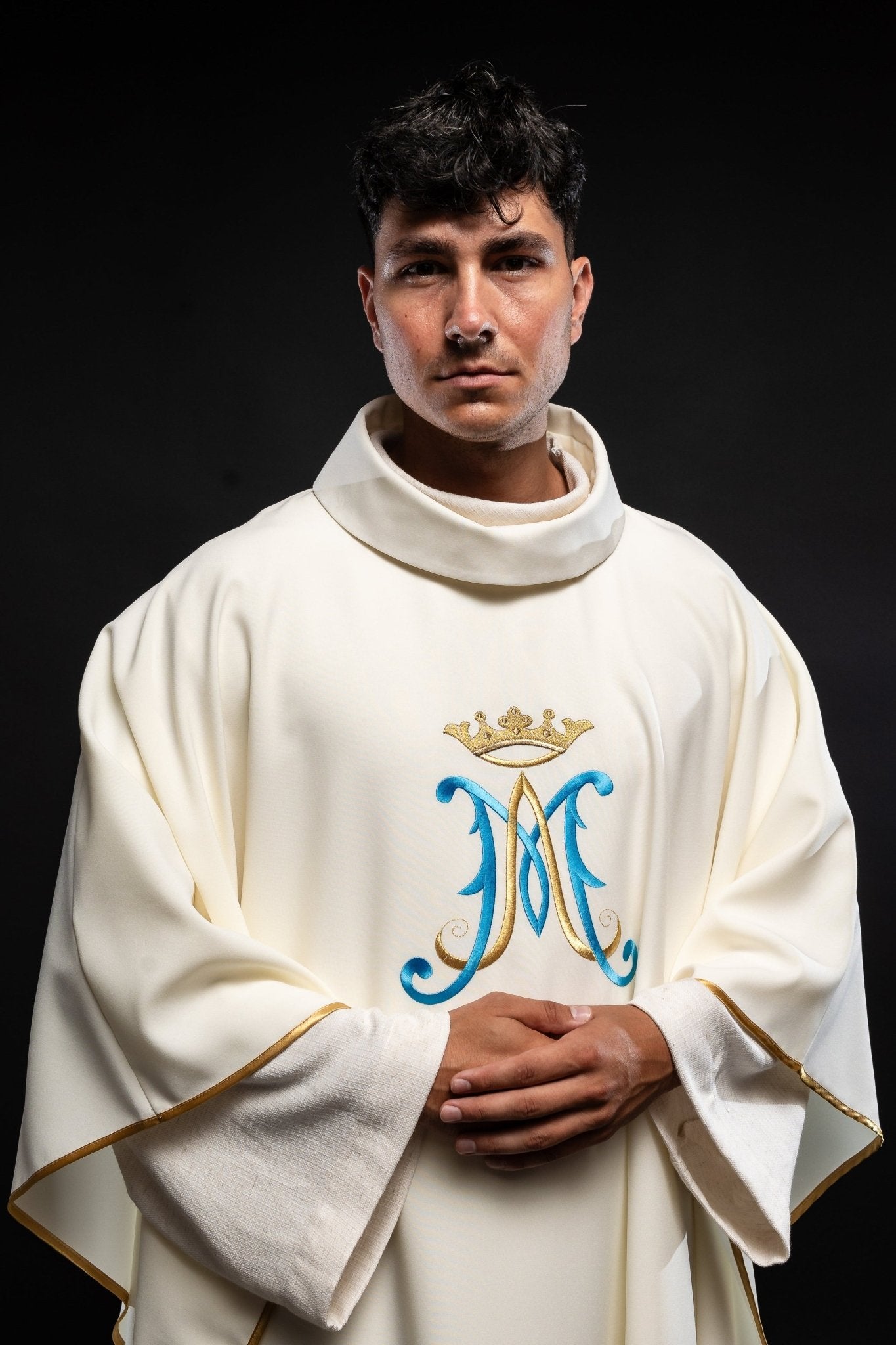 Chasuble brodée avec motif marial écru KOR/090/05/12 ECRU - CHASUBLES.FR