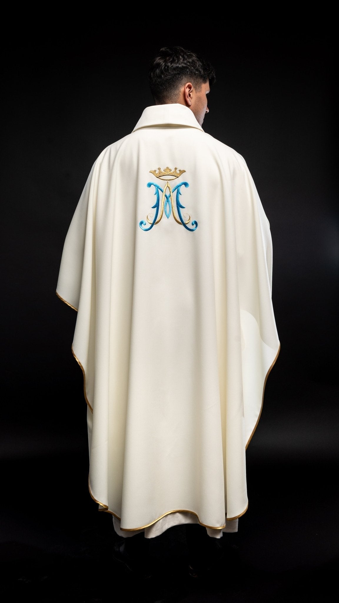 Chasuble brodée avec motif marial écru KOR/090/05/12 ECRU - CHASUBLES.FR