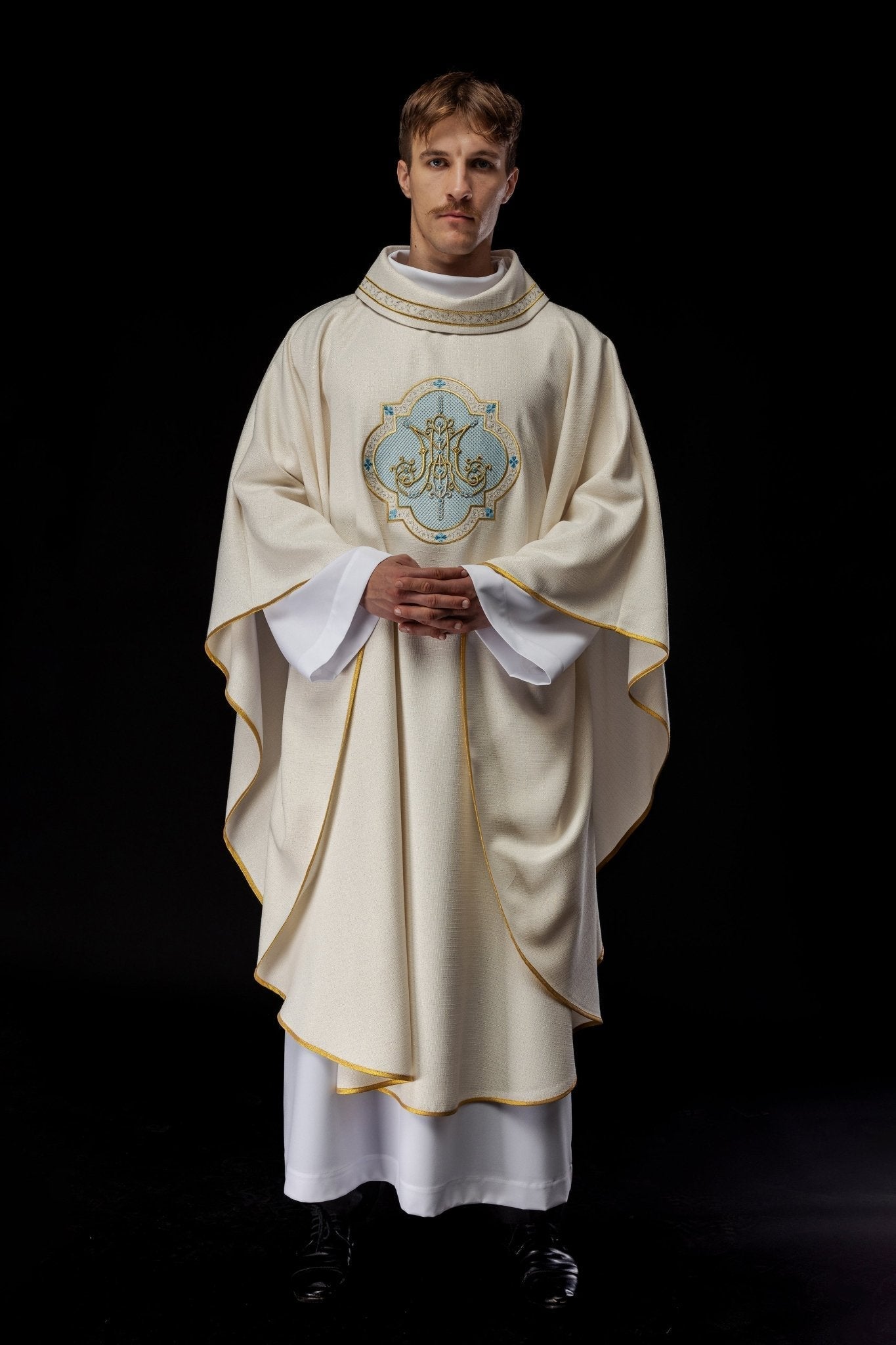 Chasuble brodée avec motif marial écru KOR/391/05/71 - CHASUBLES.FR