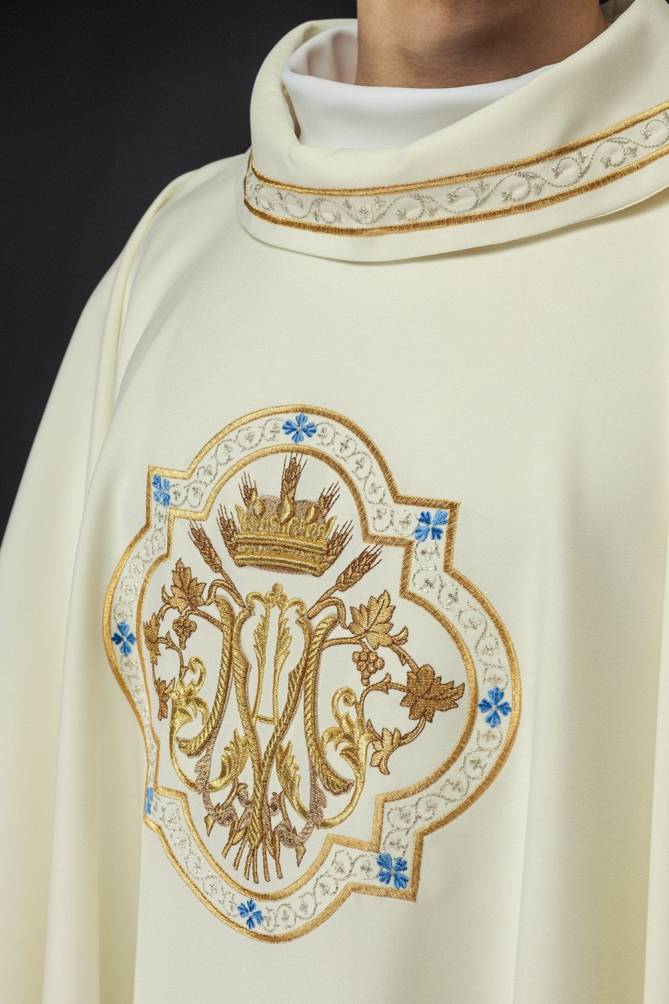 Chasuble brodée avec motif marial écru KOR/393/05/01 - CHASUBLES.FR