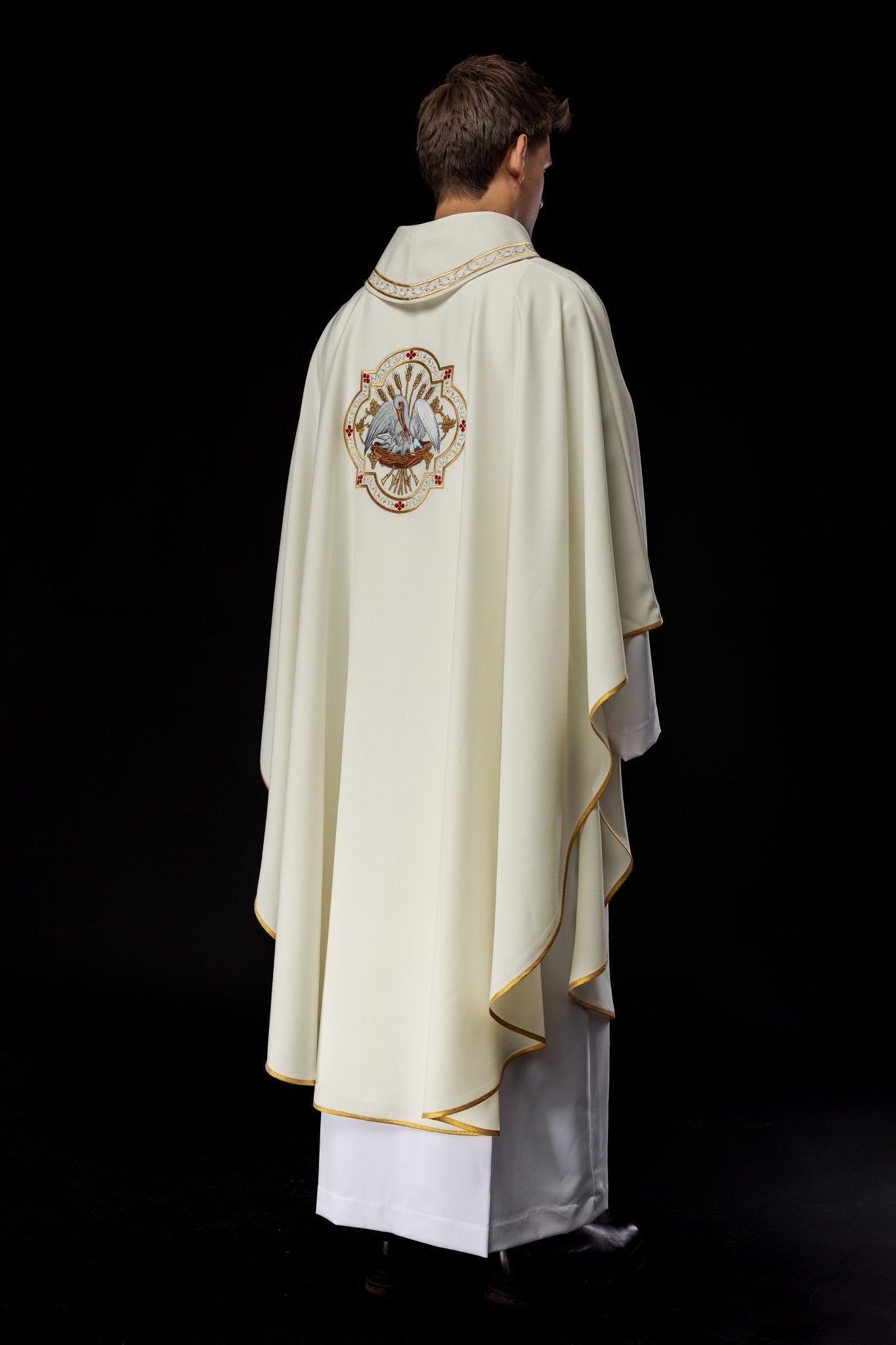 Chasuble brodée avec motif Pélican écru KOR/395/05/01 - CHASUBLES.FR