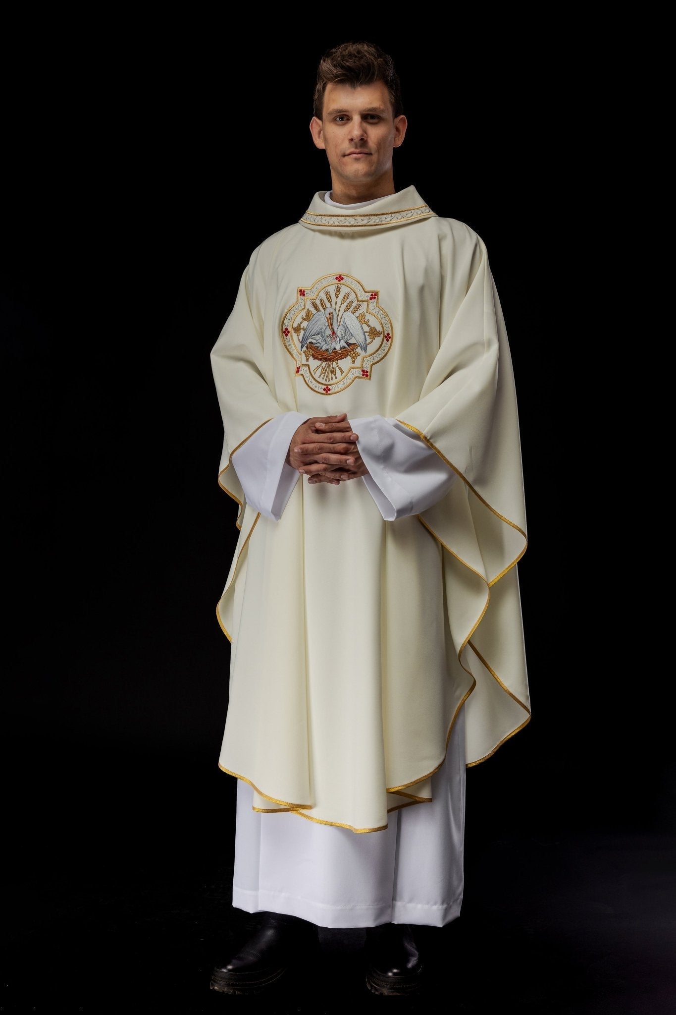 Chasuble brodée avec motif Pélican écru KOR/395/05/01 - CHASUBLES.FR