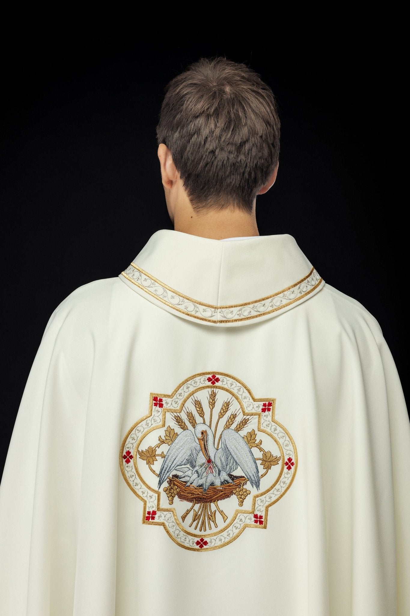 Chasuble brodée avec motif Pélican écru KOR/395/05/01 - CHASUBLES.FR