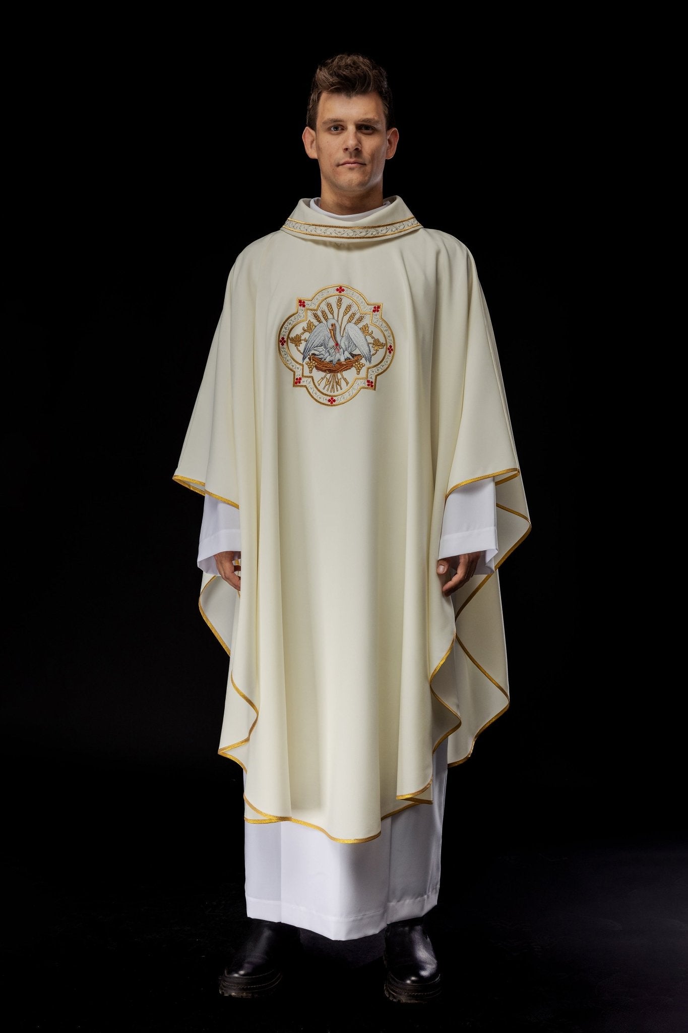 Chasuble brodée avec motif Pélican écru KOR/395/05/01 - CHASUBLES.FR