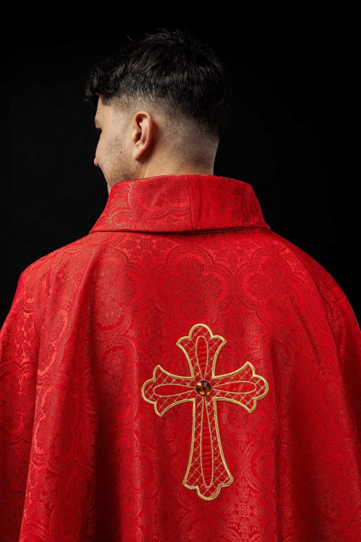 Chasuble brodée avec symbole de la croix Rouge KOR/227/02/11 - CHASUBLES.FR