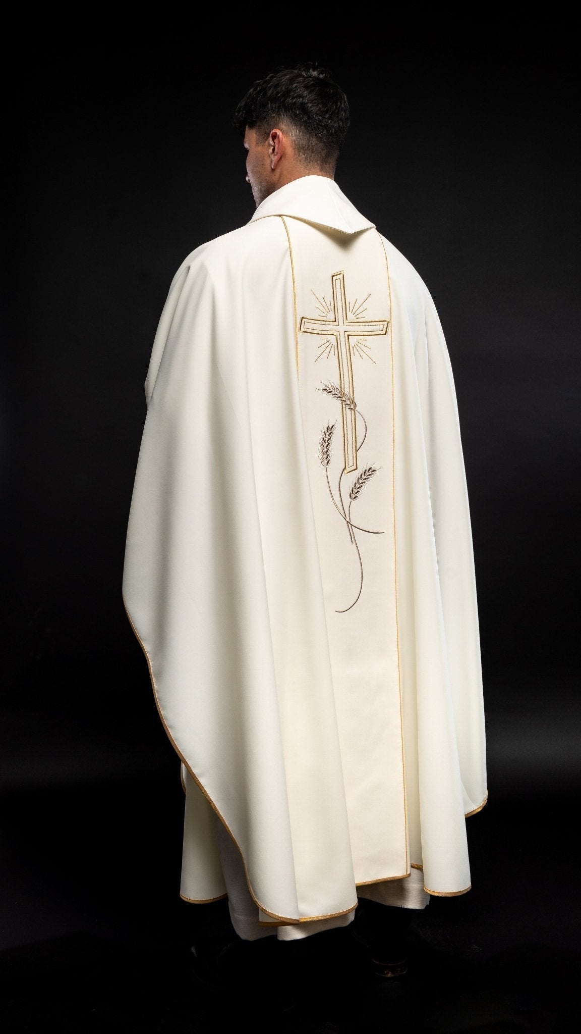 Chasuble brodée Croix avec symbole IHS écru KOR/074/05/01 ECRU - CHASUBLES.FR