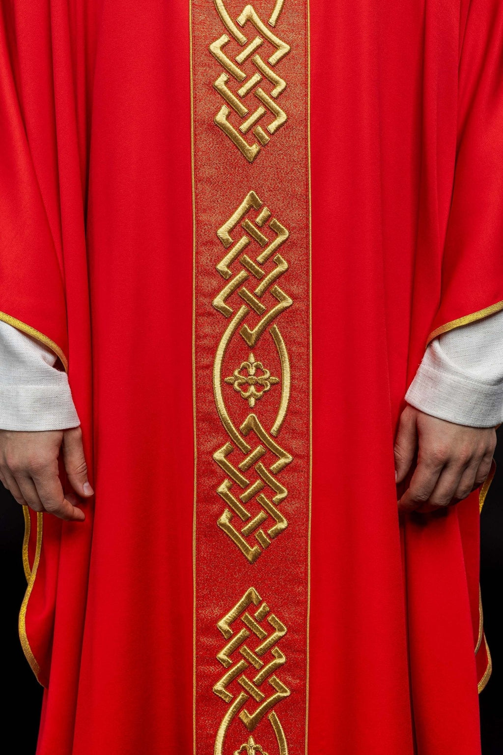 Chasuble brodée Croix - Rouge KOR/266/02/53 - CHASUBLES.FR