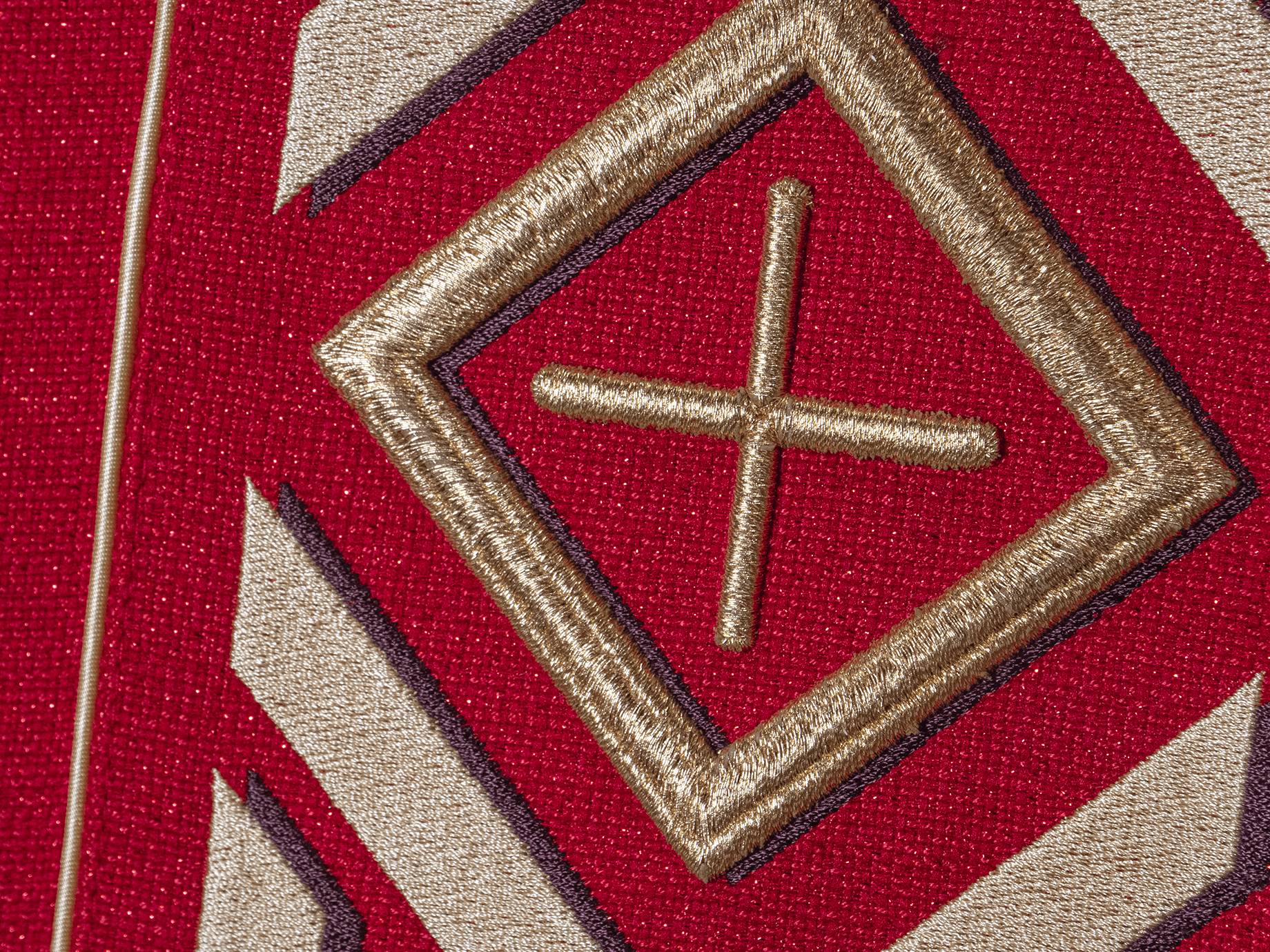 Chasuble brodée Croix - Rouge KOR/271/02/71 - CHASUBLES.FR