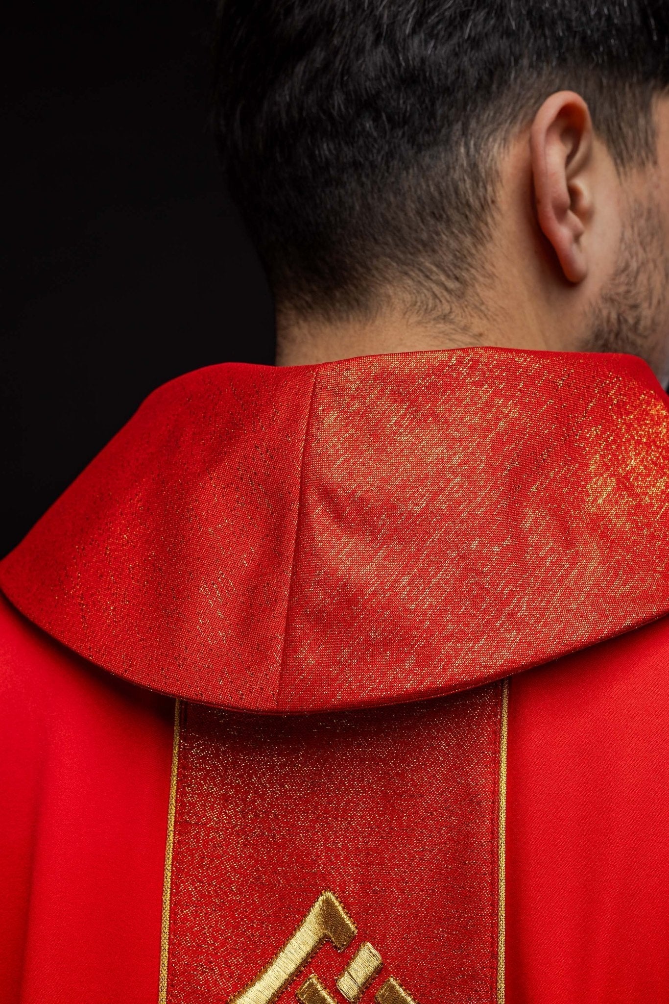 Chasuble brodée Croix - Rouge KOR/266/02/53 - CHASUBLES.FR