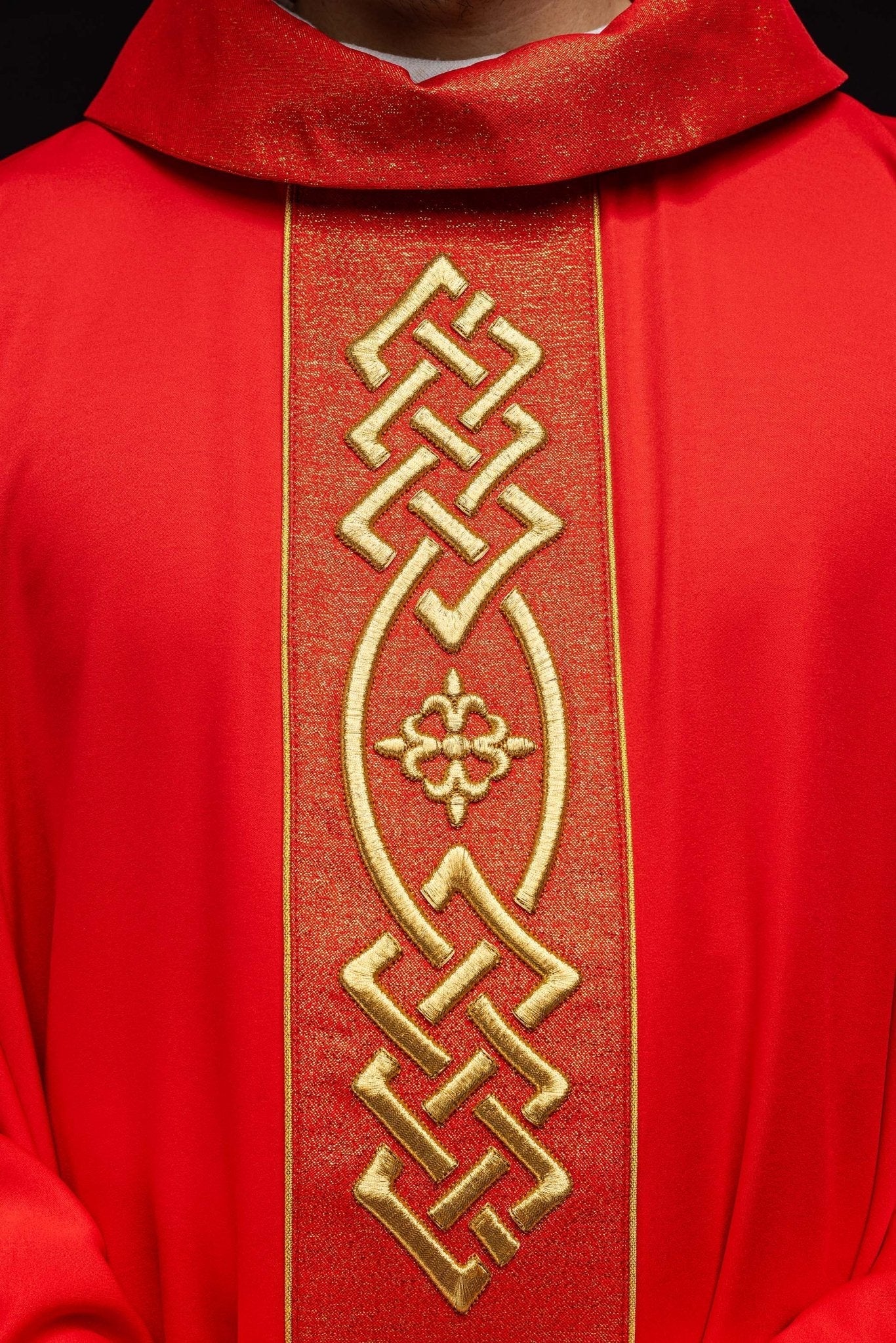 Chasuble brodée Croix - Rouge KOR/266/02/53 - CHASUBLES.FR