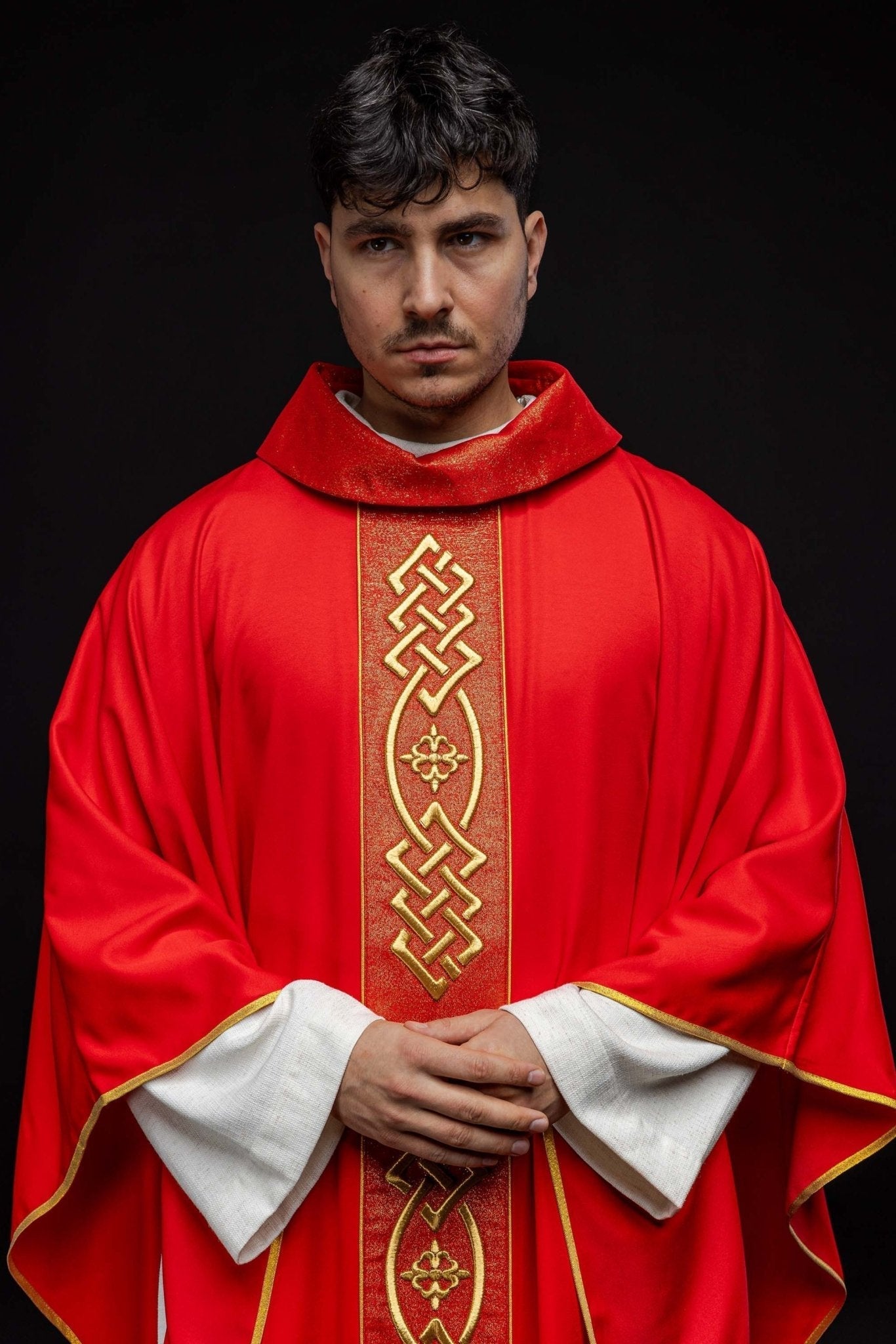 Chasuble brodée Croix - Rouge KOR/266/02/53 - CHASUBLES.FR