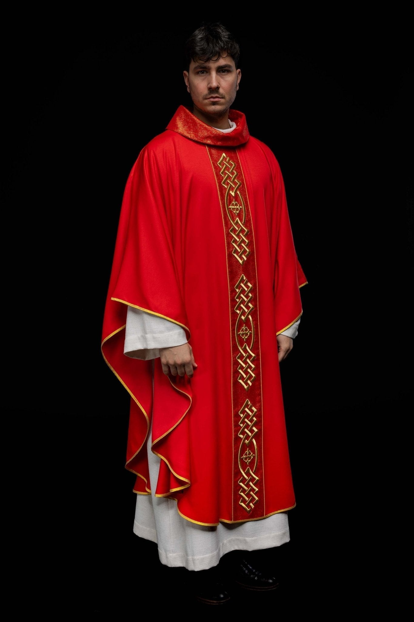 Chasuble brodée Croix - Rouge KOR/266/02/53 - CHASUBLES.FR