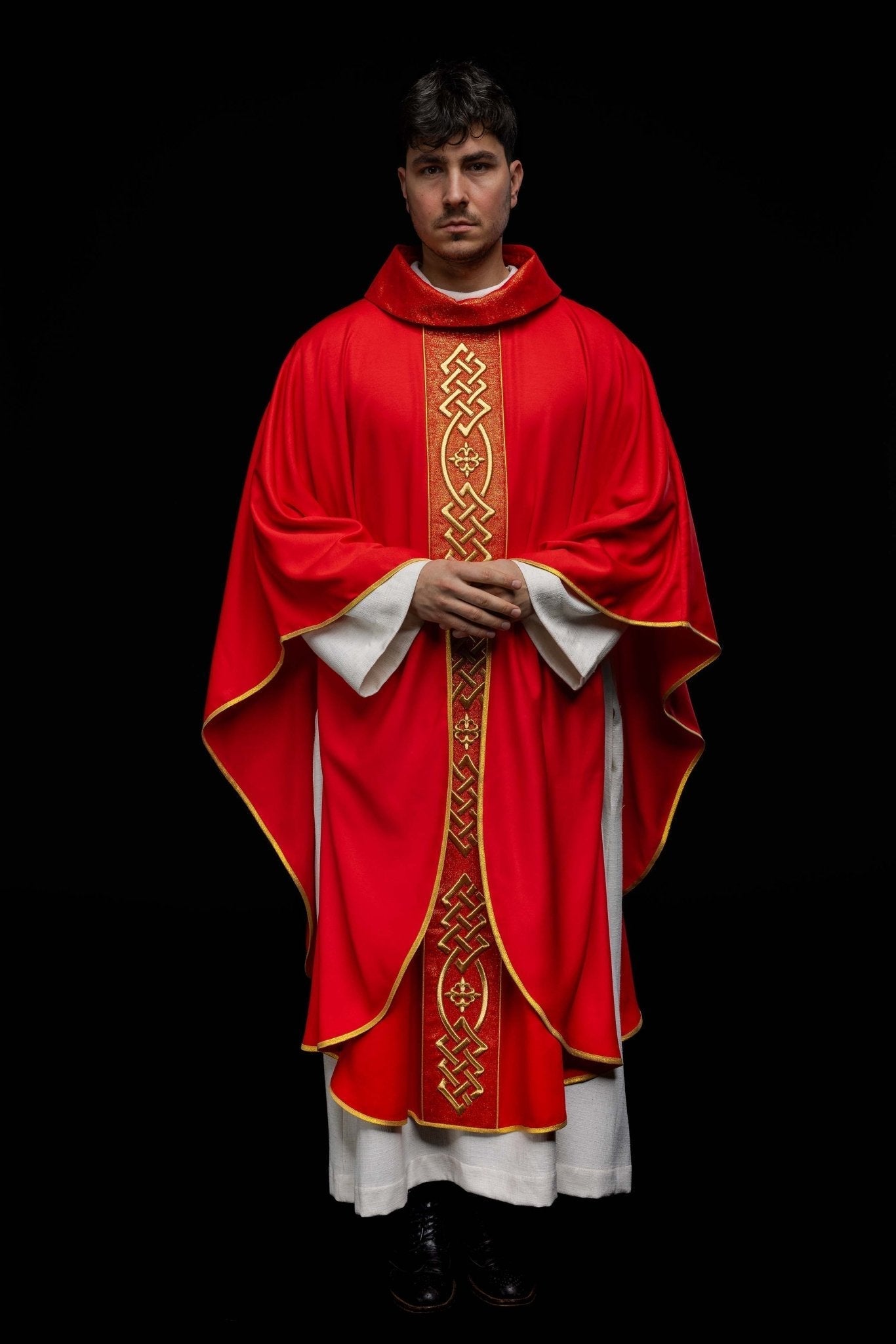 Chasuble brodée Croix - Rouge KOR/266/02/53 - CHASUBLES.FR