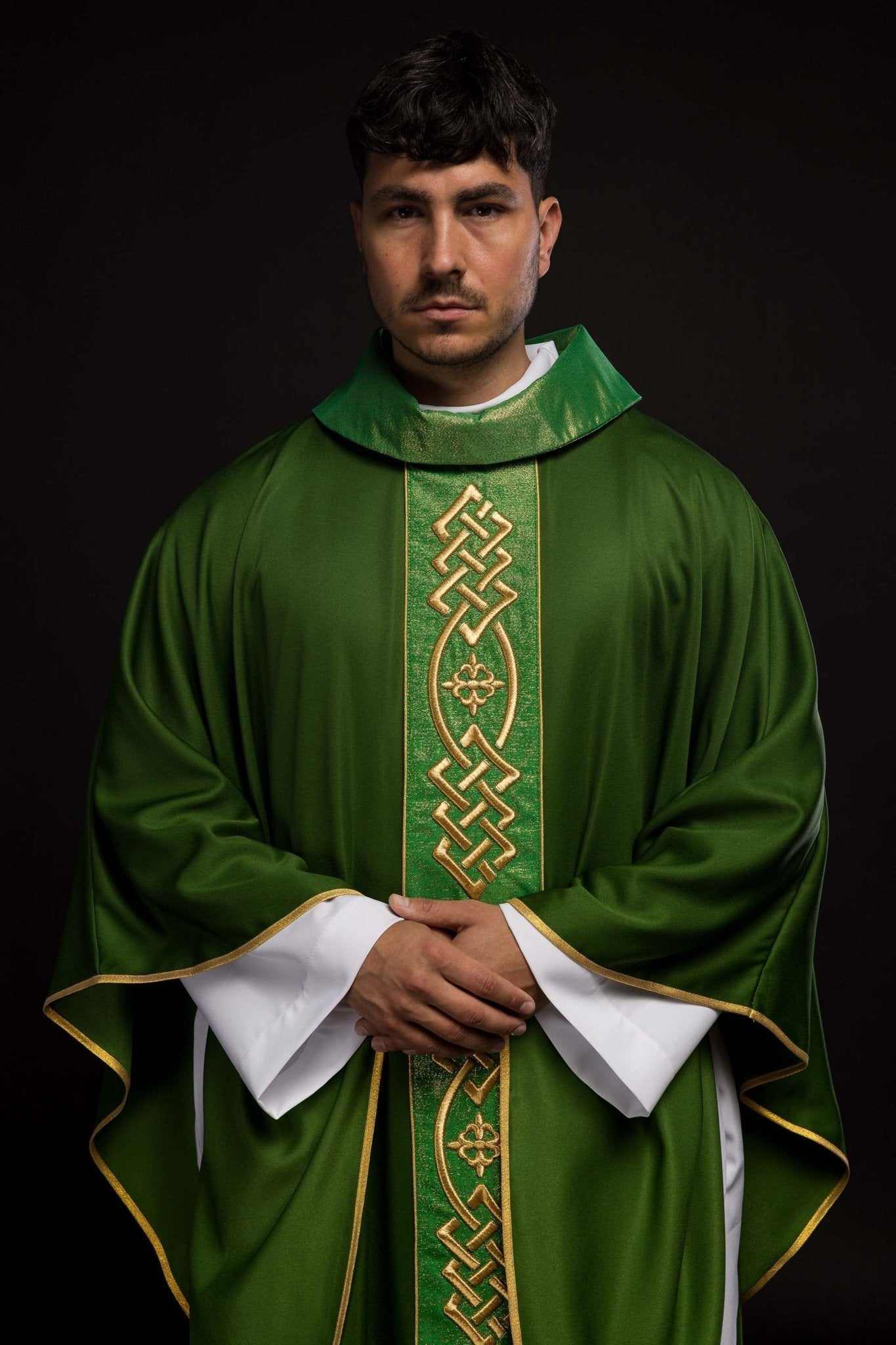 Chasuble brodée Croix verte KOR/266/01/53 - CHASUBLES.FR