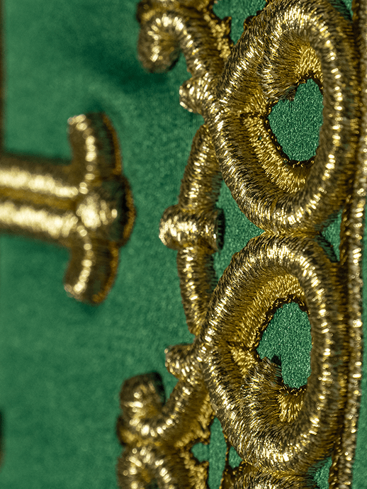 Chasuble brodée Croix verte KOR/272/01/54 - CHASUBLES.FR