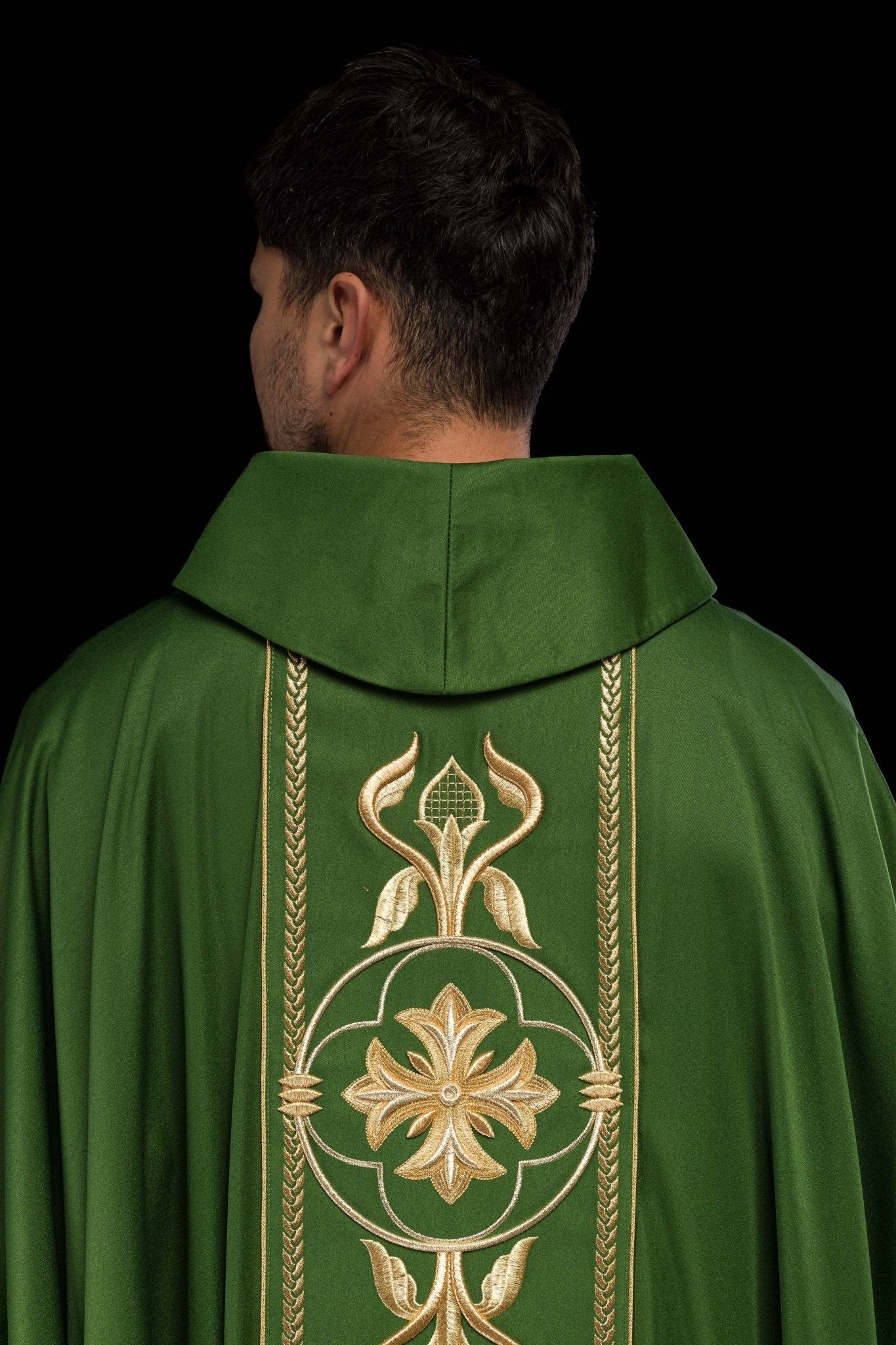 Chasuble brodée Croix verte KOR/267/01/53 - CHASUBLES.FR