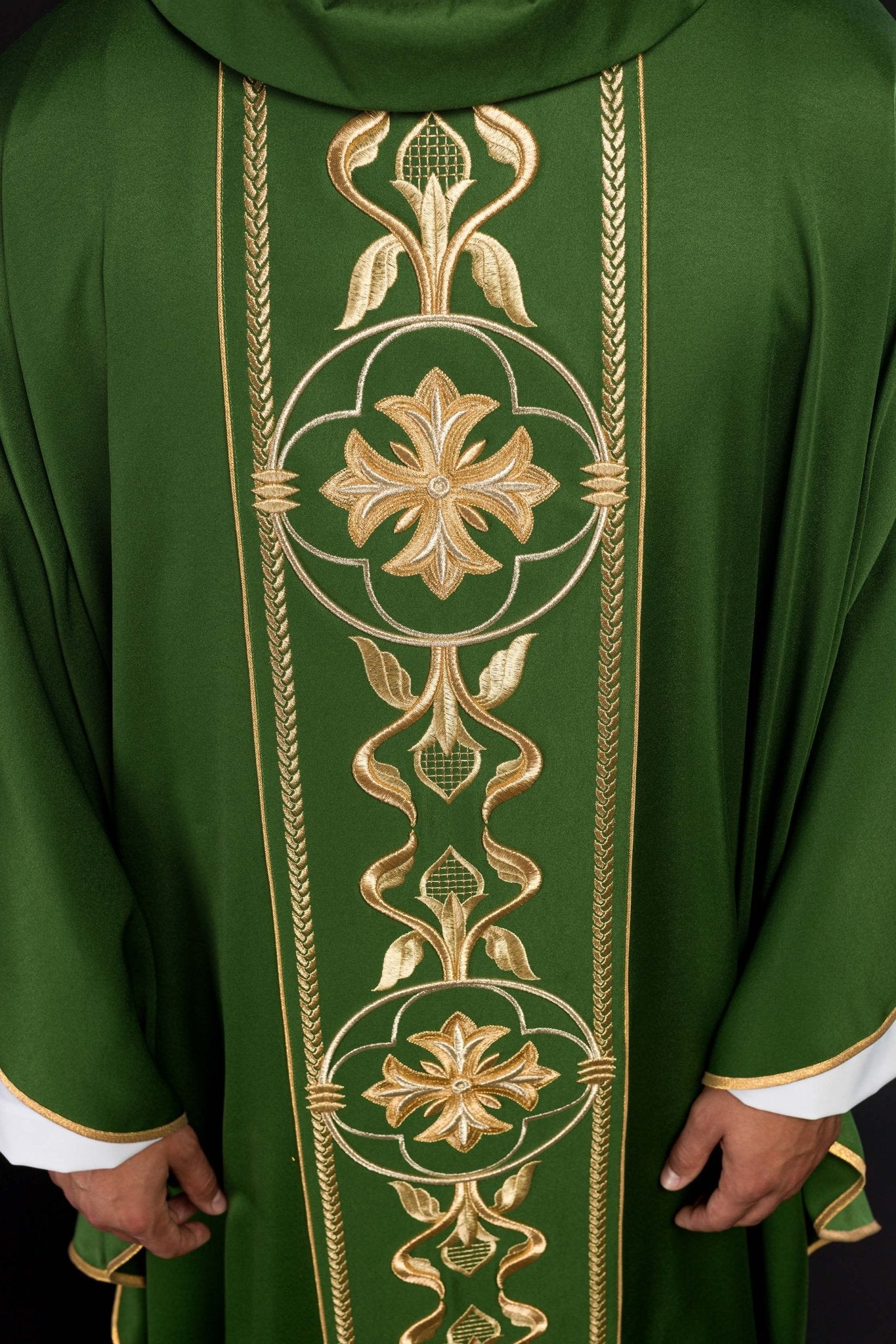 Chasuble brodée Croix verte KOR/267/01/53 - CHASUBLES.FR