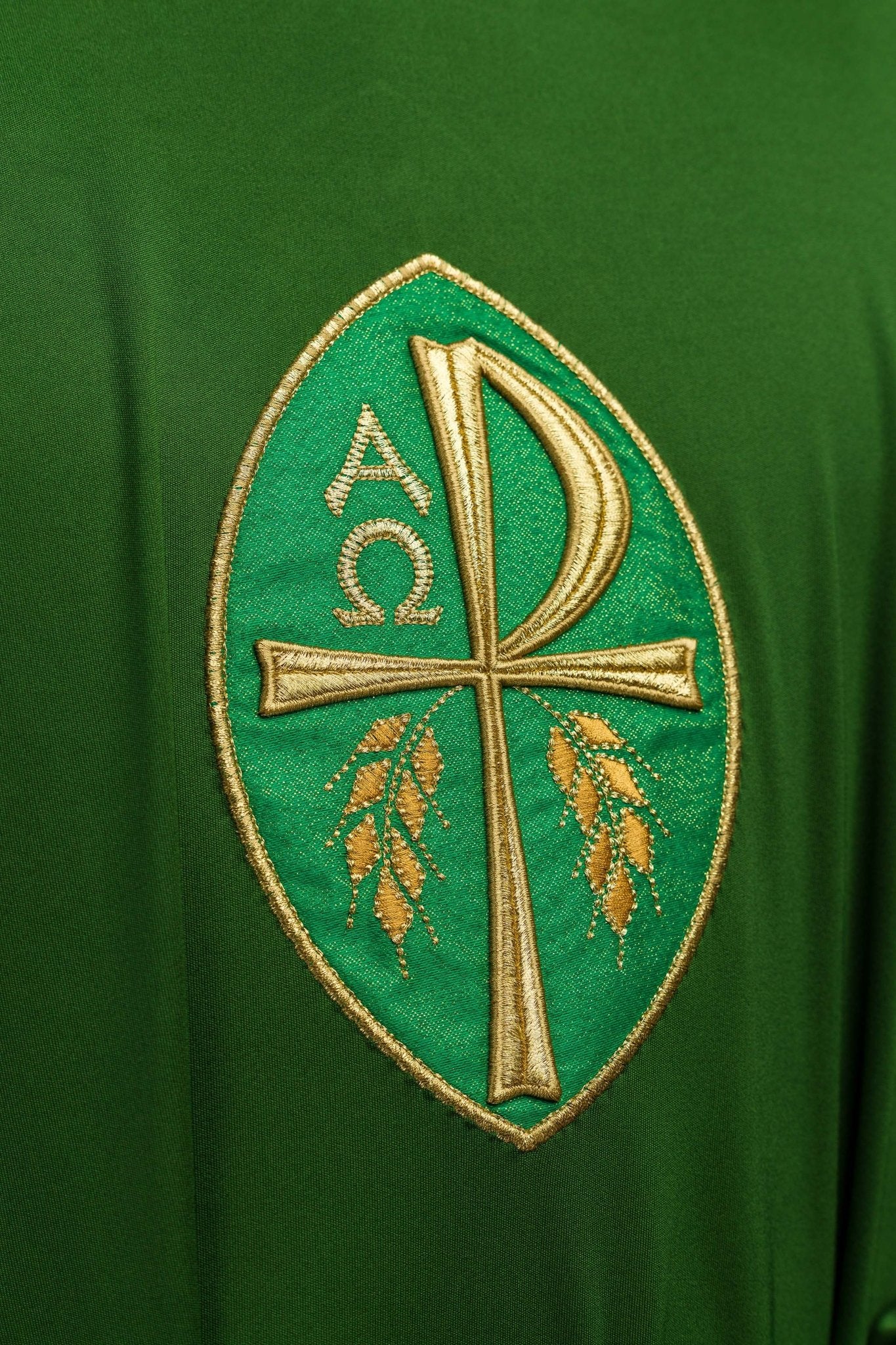 Chasuble brodée Croix verte KOR/387/01/78 - CHASUBLES.FR