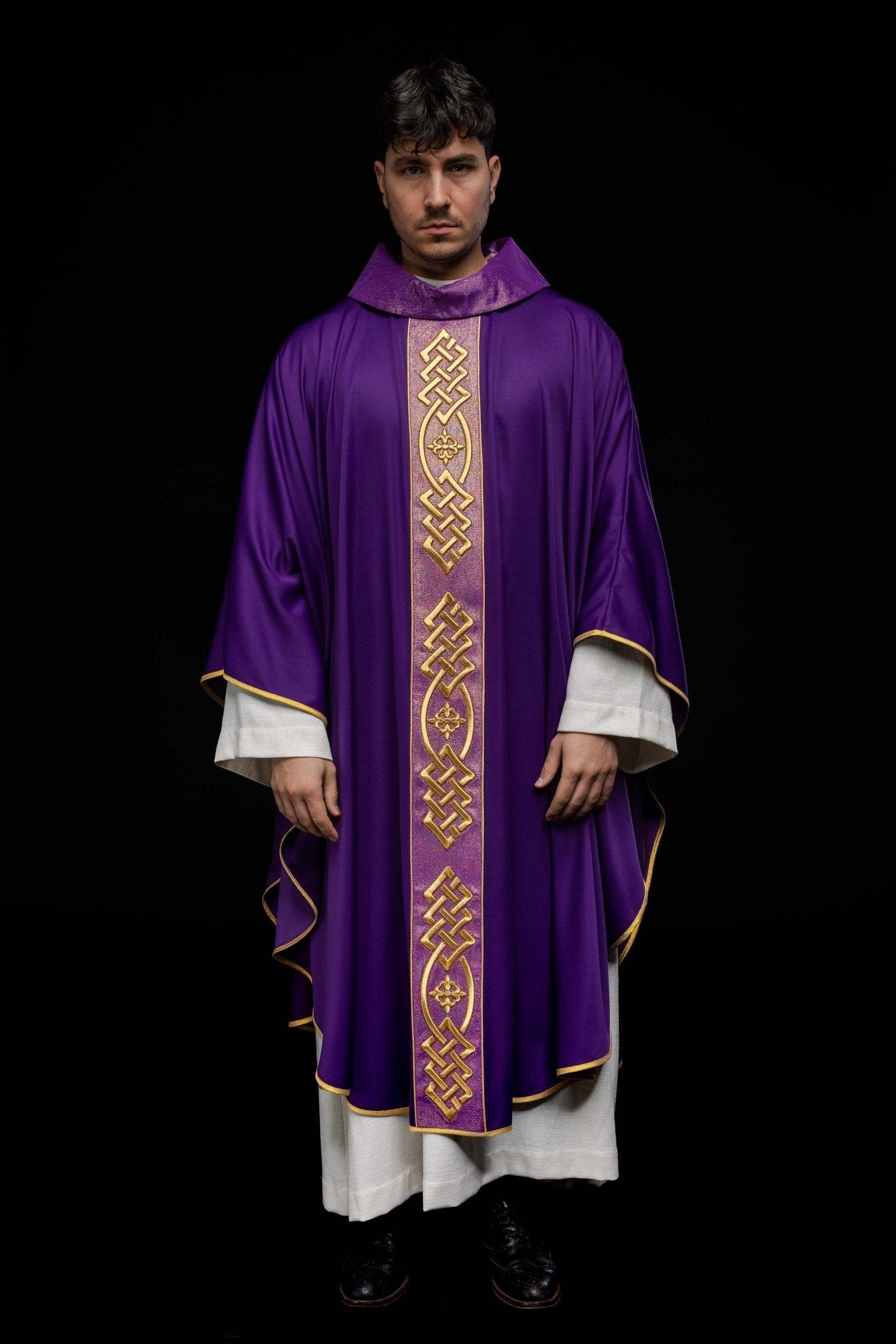 Chasuble brodée Croix violette KOR/266/03/53 - CHASUBLES.FR