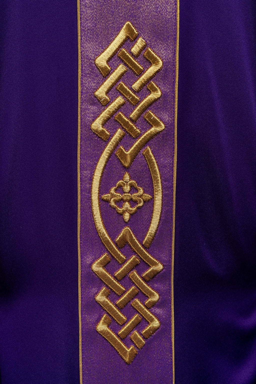 Chasuble brodée Croix violette KOR/266/03/53 - CHASUBLES.FR