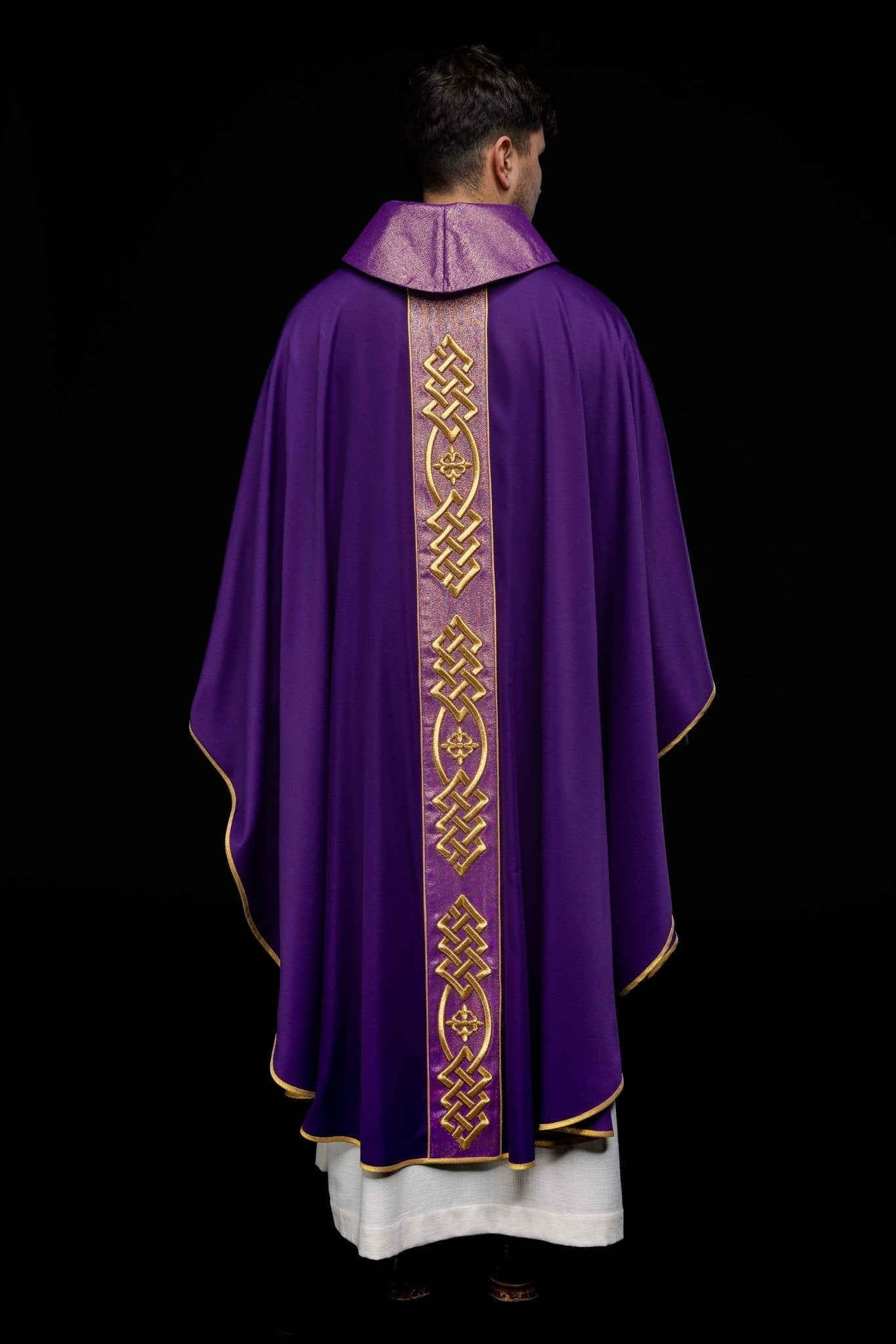 Chasuble brodée Croix violette KOR/266/03/53 - CHASUBLES.FR