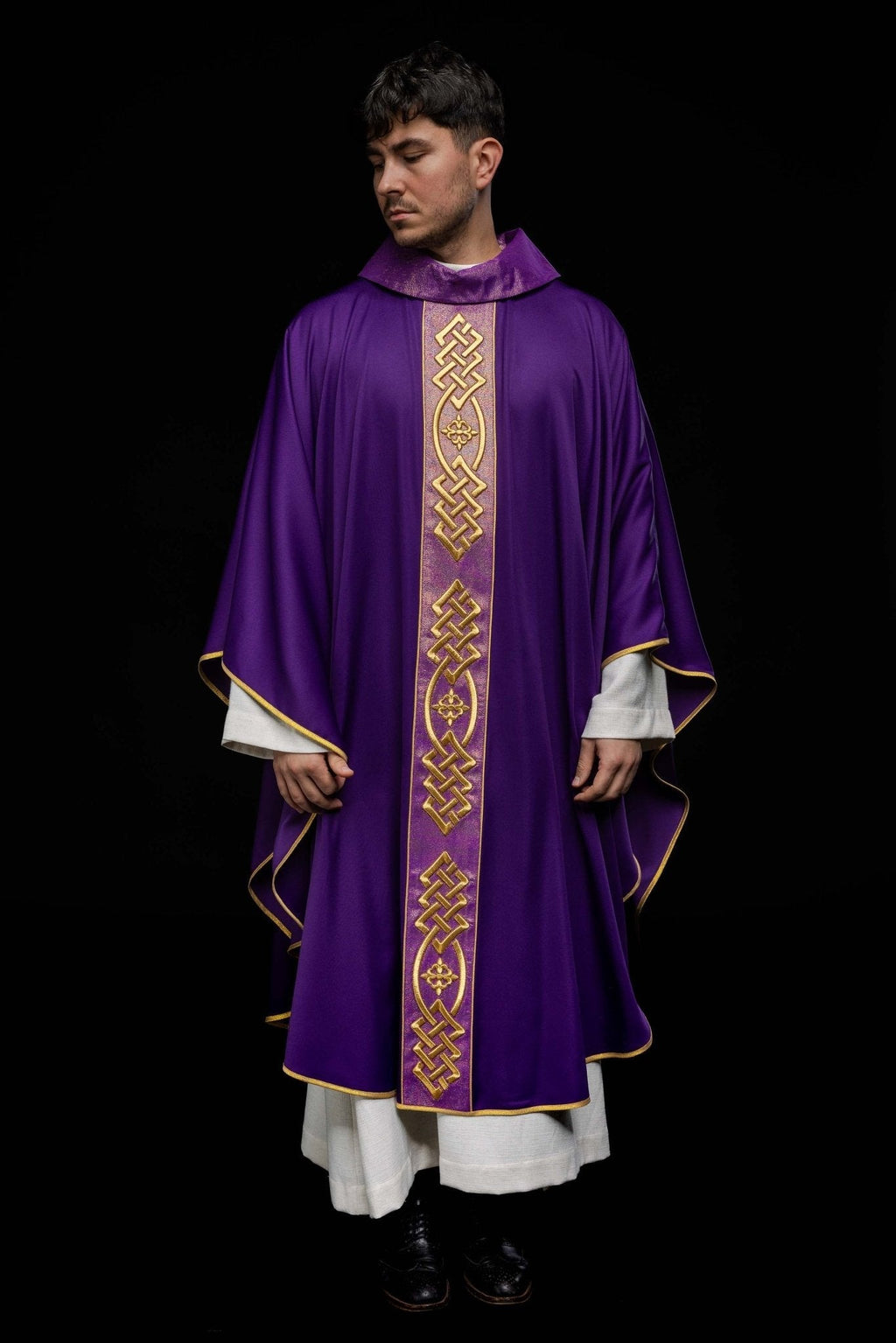 Chasuble brodée Croix violette KOR/266/03/53 - CHASUBLES.FR