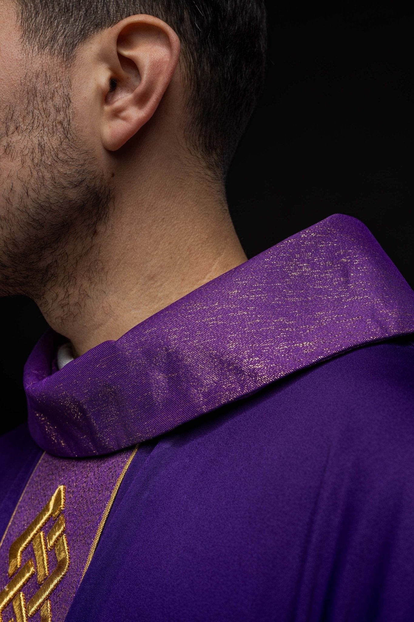Chasuble brodée Croix violette KOR/266/03/53 - CHASUBLES.FR