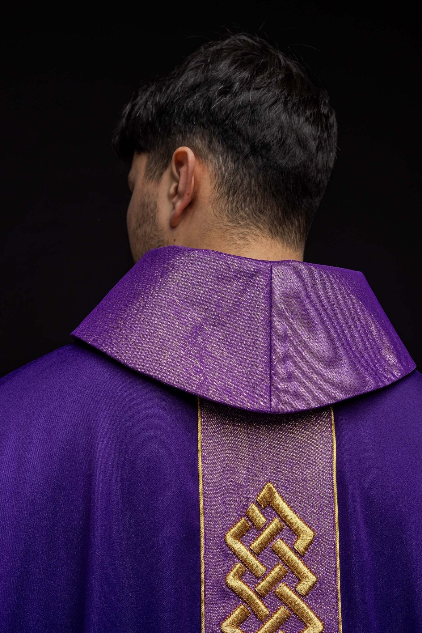 Chasuble brodée Croix violette KOR/266/03/53 - CHASUBLES.FR