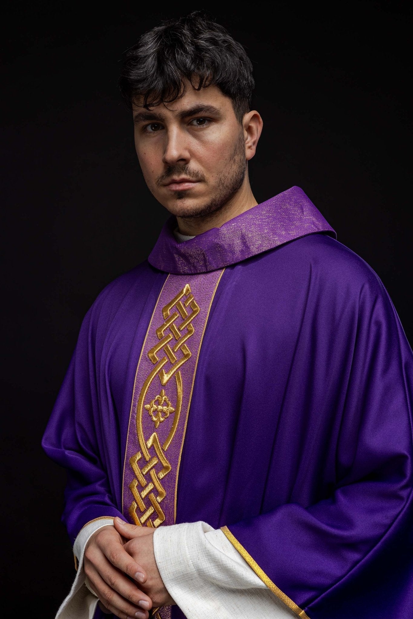 Chasuble brodée Croix violette KOR/266/03/53 - CHASUBLES.FR
