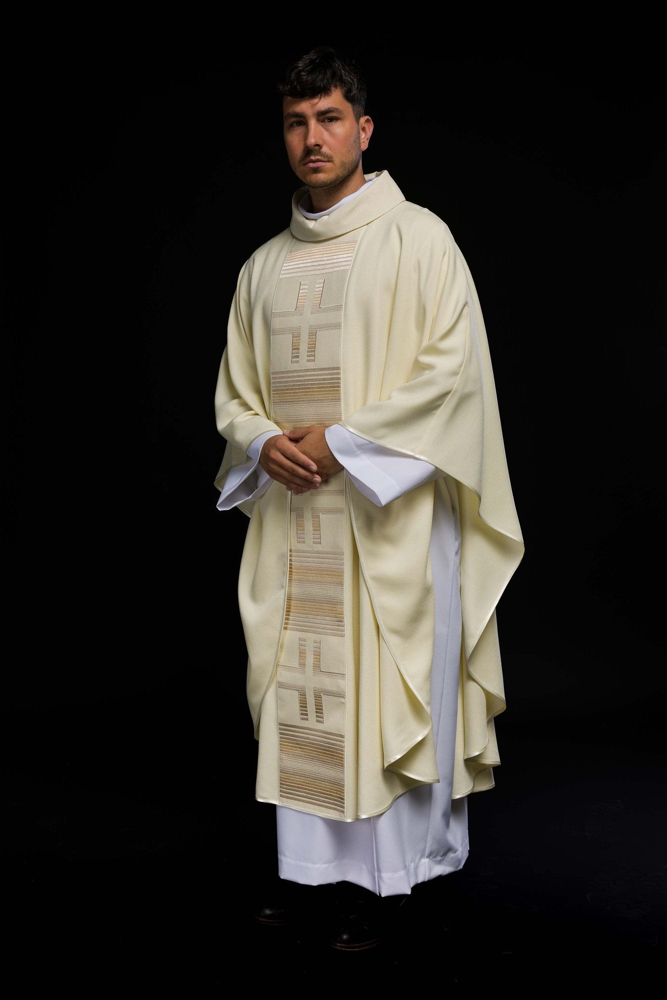 Chasuble brodée de croix en écru HA7032 - 05 ECRU - CHASUBLES.FR