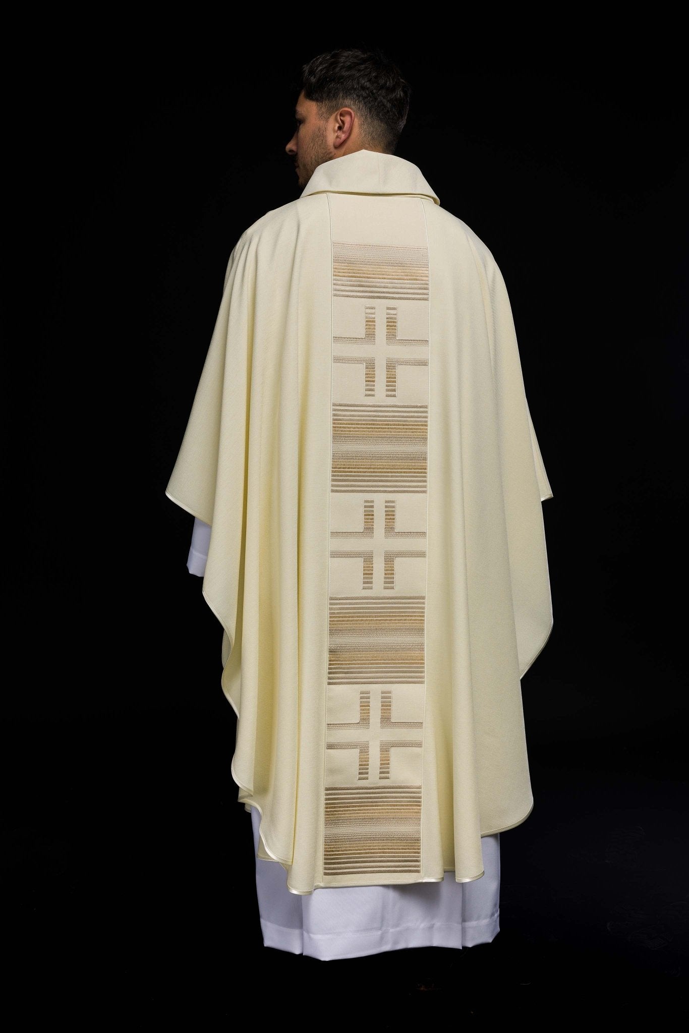 Chasuble brodée de croix en écru HA7032 - 05 ECRU - CHASUBLES.FR