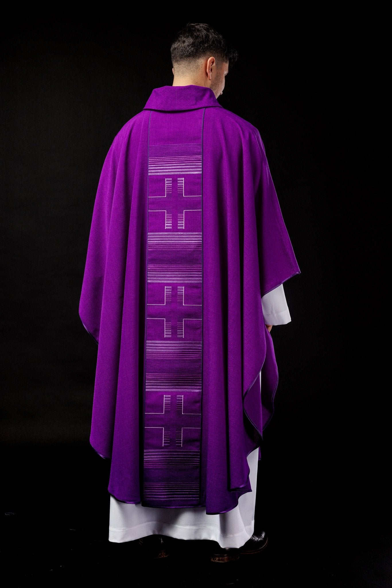 Chasuble brodée de croix en violet HA7032 - 03 FIOLET - CHASUBLES.FR