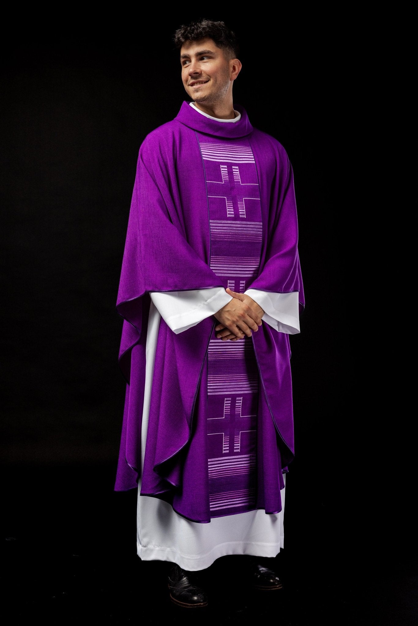 Chasuble brodée de croix en violet HA7032 - 03 FIOLET - CHASUBLES.FR