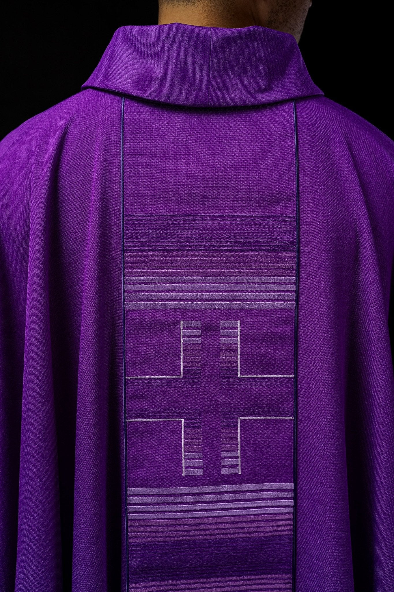Chasuble brodée de croix en violet HA7032 - 03 FIOLET - CHASUBLES.FR