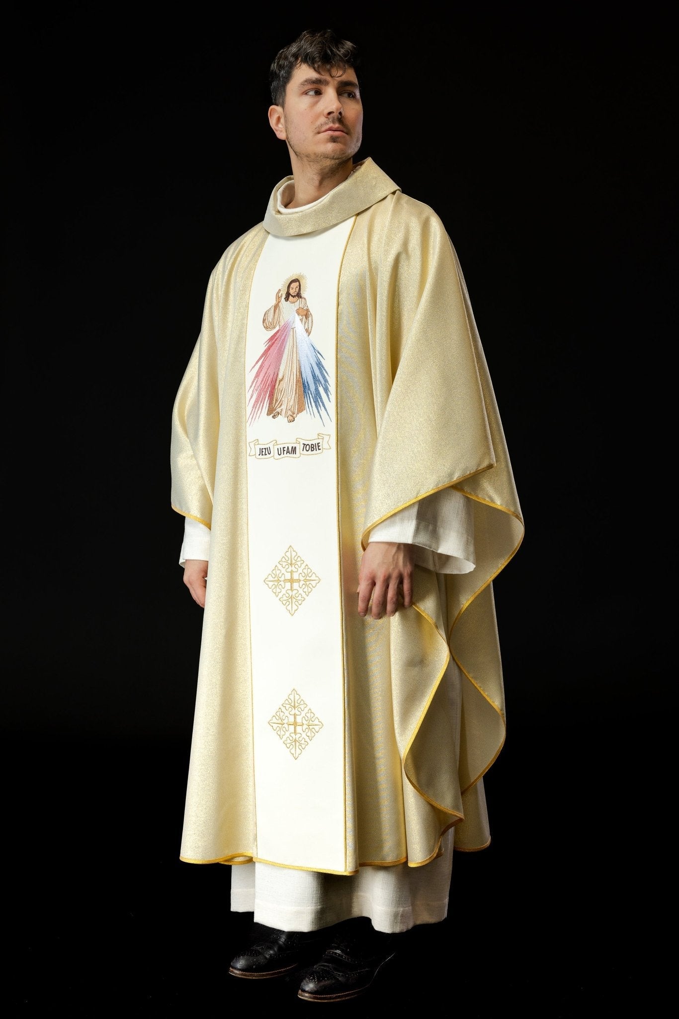 Chasuble brodée de Jésus le Miséricordieux et IHS en or KOR/113/10/37 ZŁOTY - CHASUBLES.FR