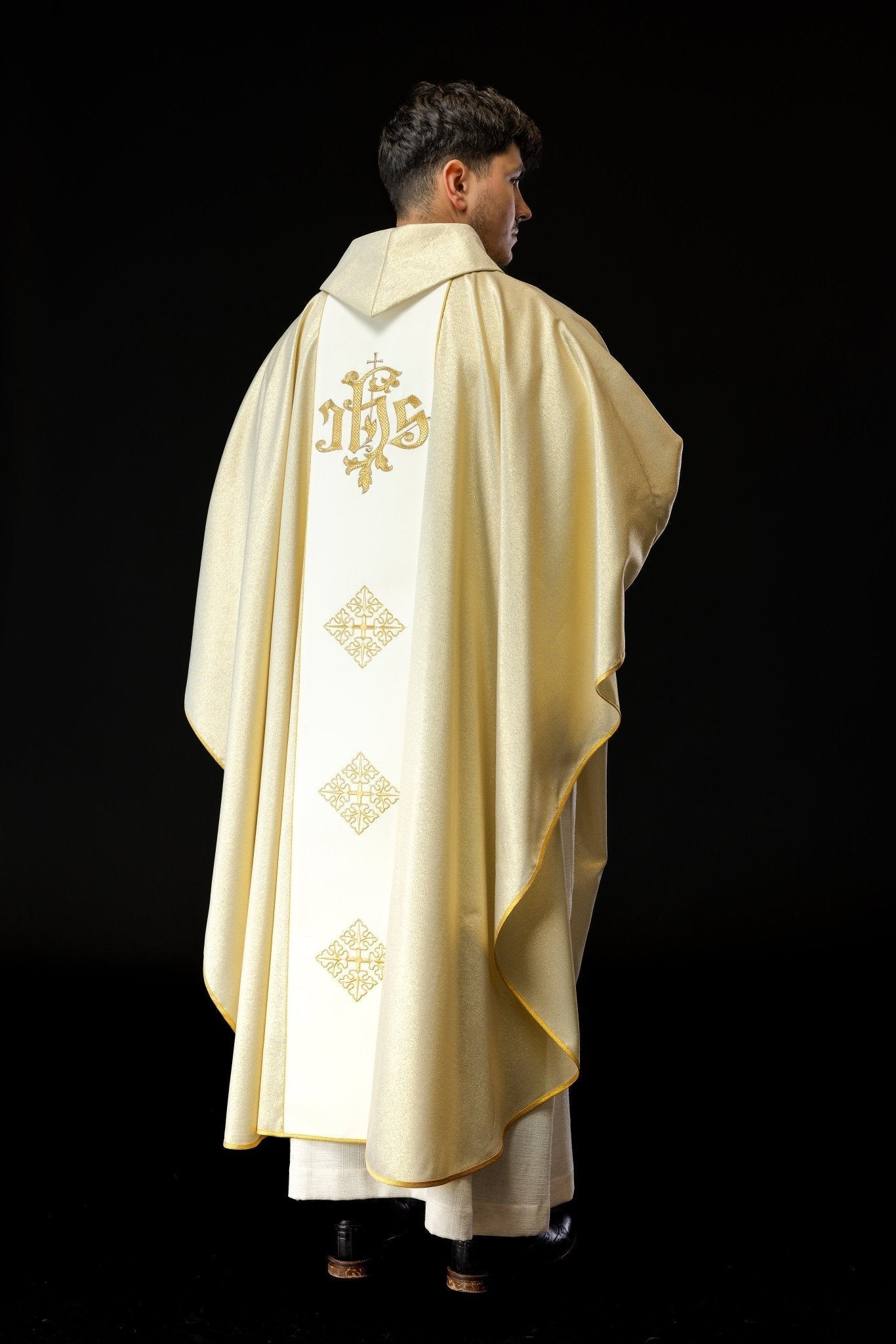 Chasuble brodée de Jésus le Miséricordieux et IHS en or KOR/113/10/37 ZŁOTY - CHASUBLES.FR