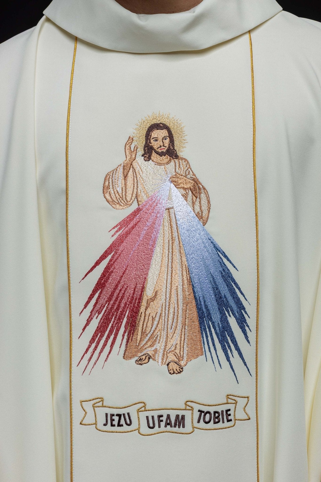 Chasuble brodée de Jésus Miséricordieux et IHS écru KOR/113/05/01 ECRU - CHASUBLES.FR