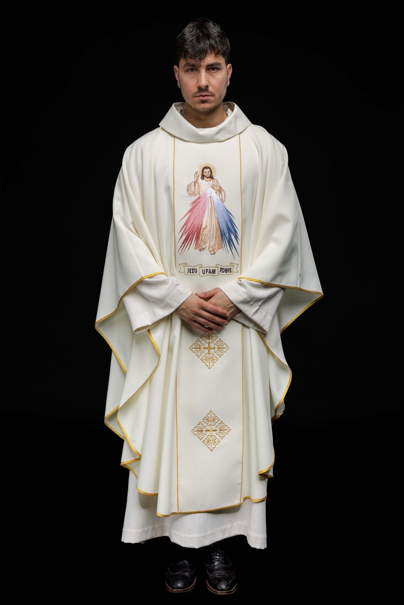 Chasuble brodée de Jésus Miséricordieux et IHS écru KOR/113/05/01 ECRU - CHASUBLES.FR