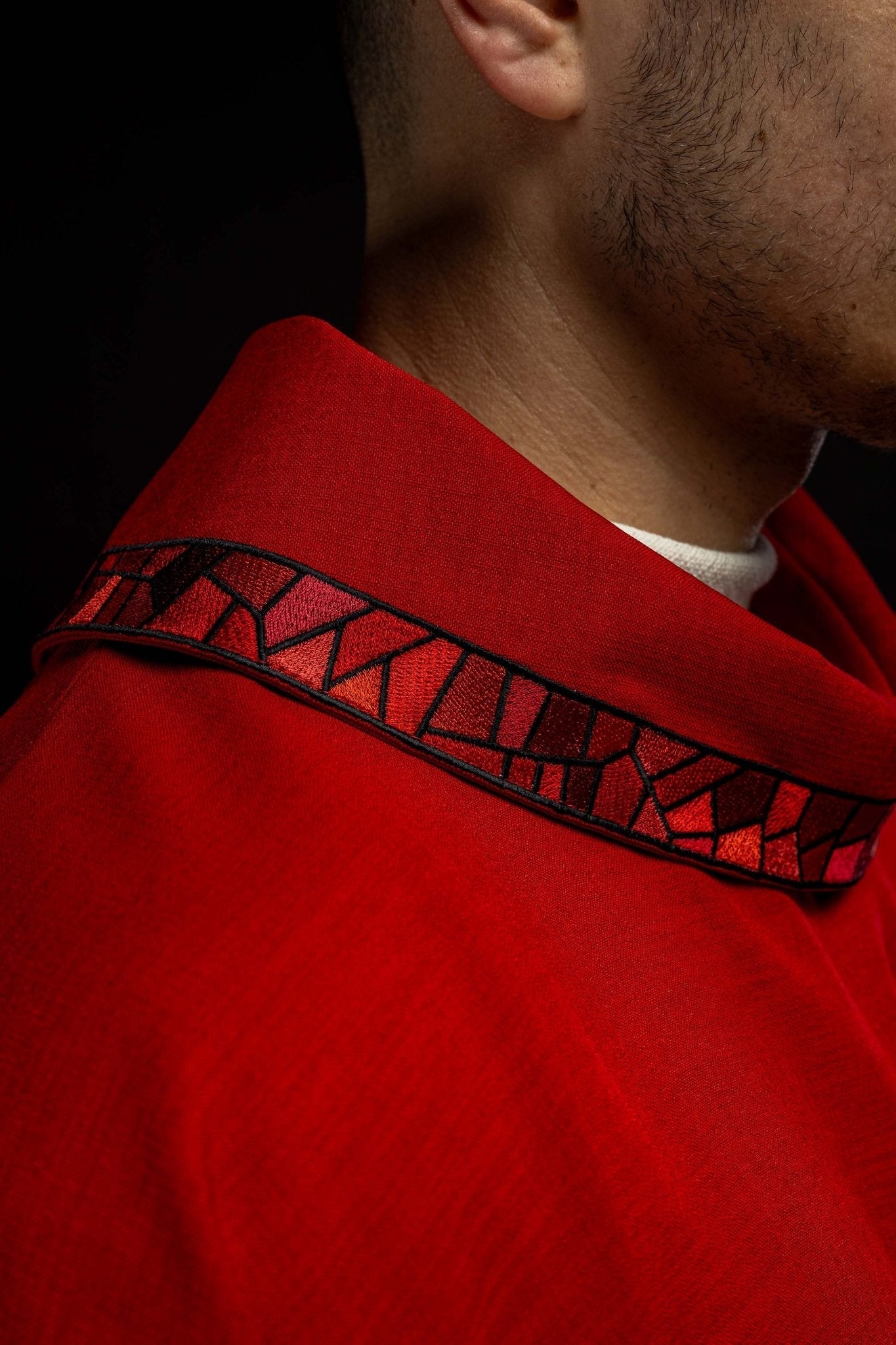 Chasuble brodée de la croix Rouge KOR/257/02/62 - CHASUBLES.FR