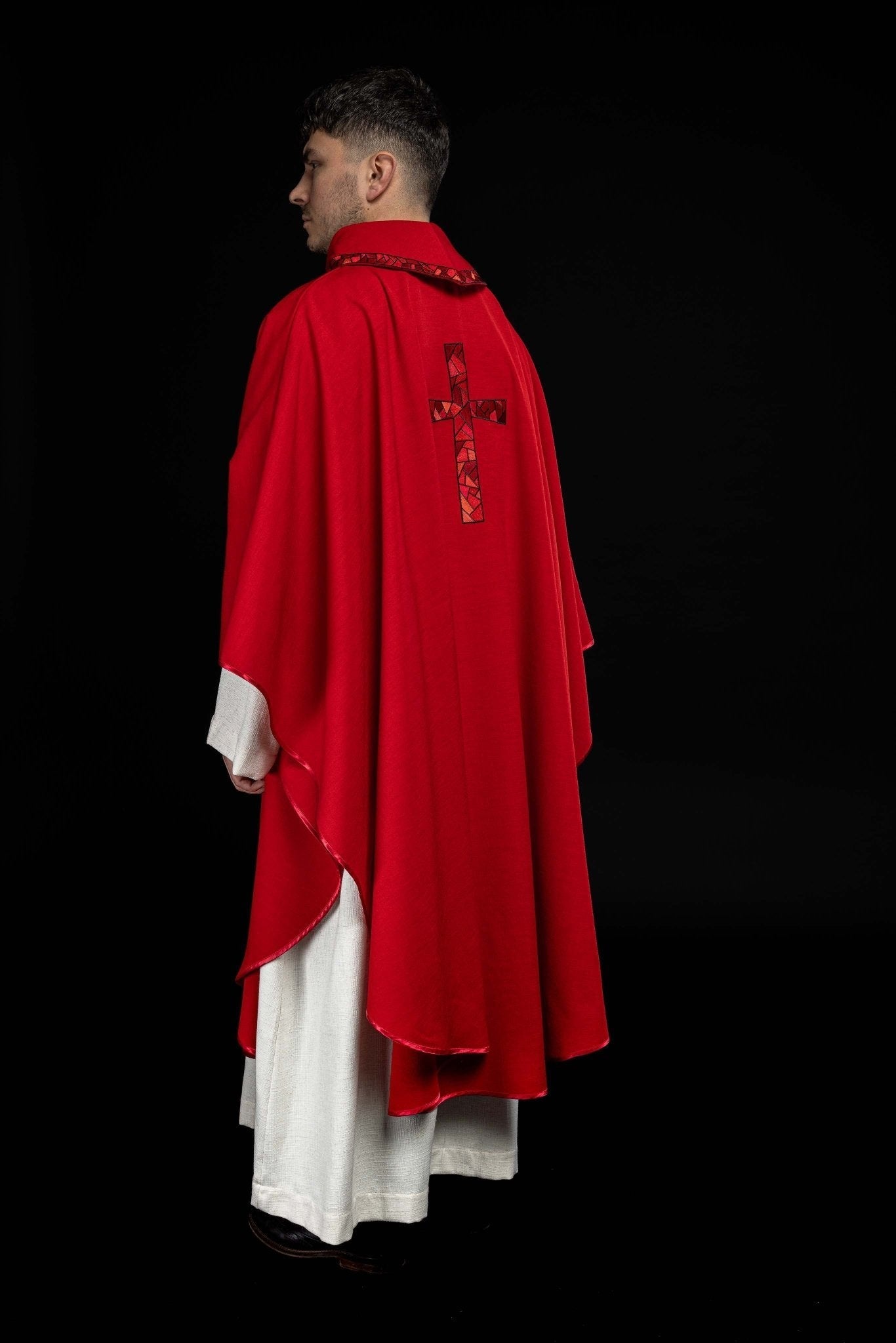 Chasuble brodée de la croix Rouge KOR/257/02/62 - CHASUBLES.FR