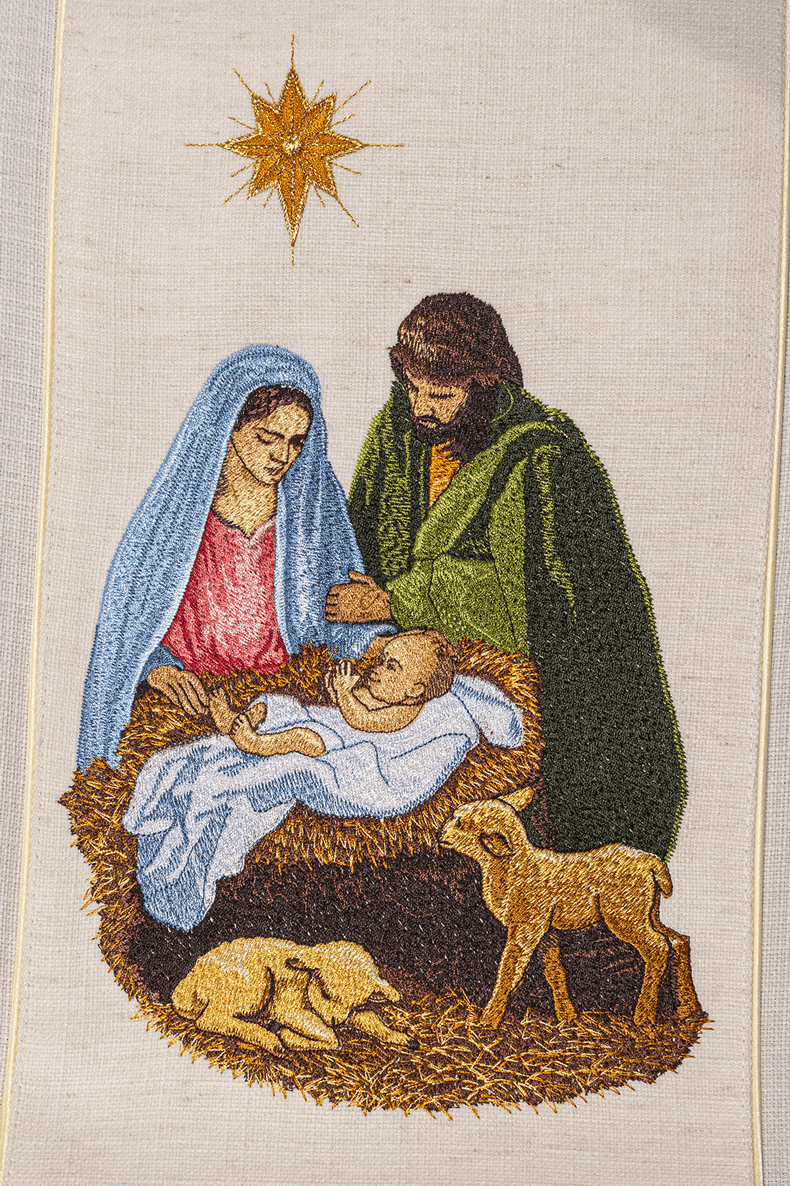 Chasuble brodée de l'image de la Sainte Famille tissu naturel KOR/276/05/49 - CHASUBLES.FR