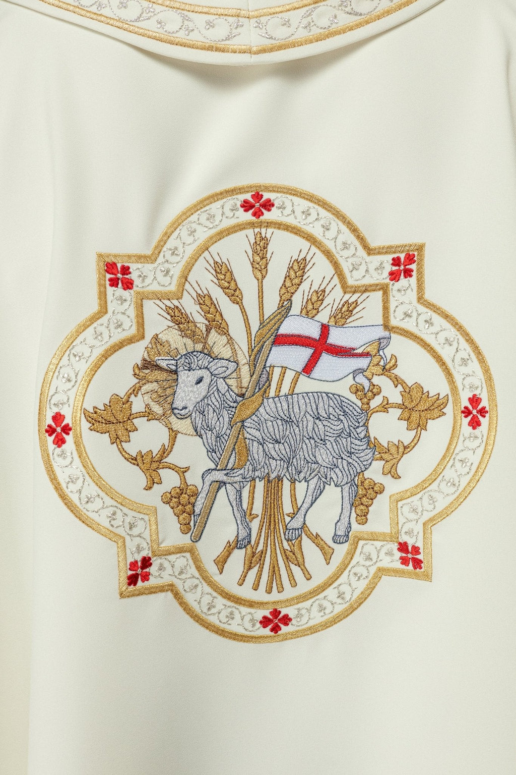 Chasuble brodée d'un motif d'agneau écru KOR/396/05/01 - CHASUBLES.FR
