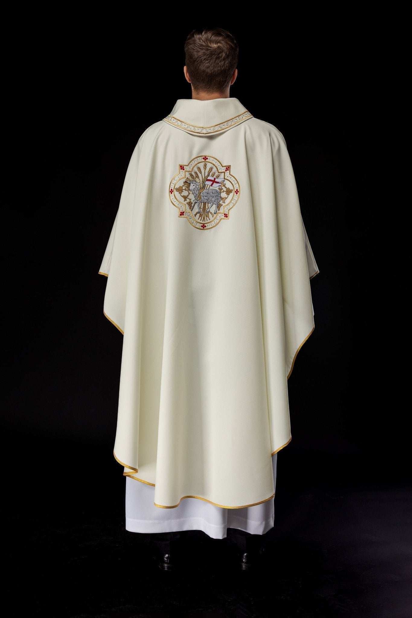 Chasuble brodée d'un motif d'agneau écru KOR/396/05/01 - CHASUBLES.FR