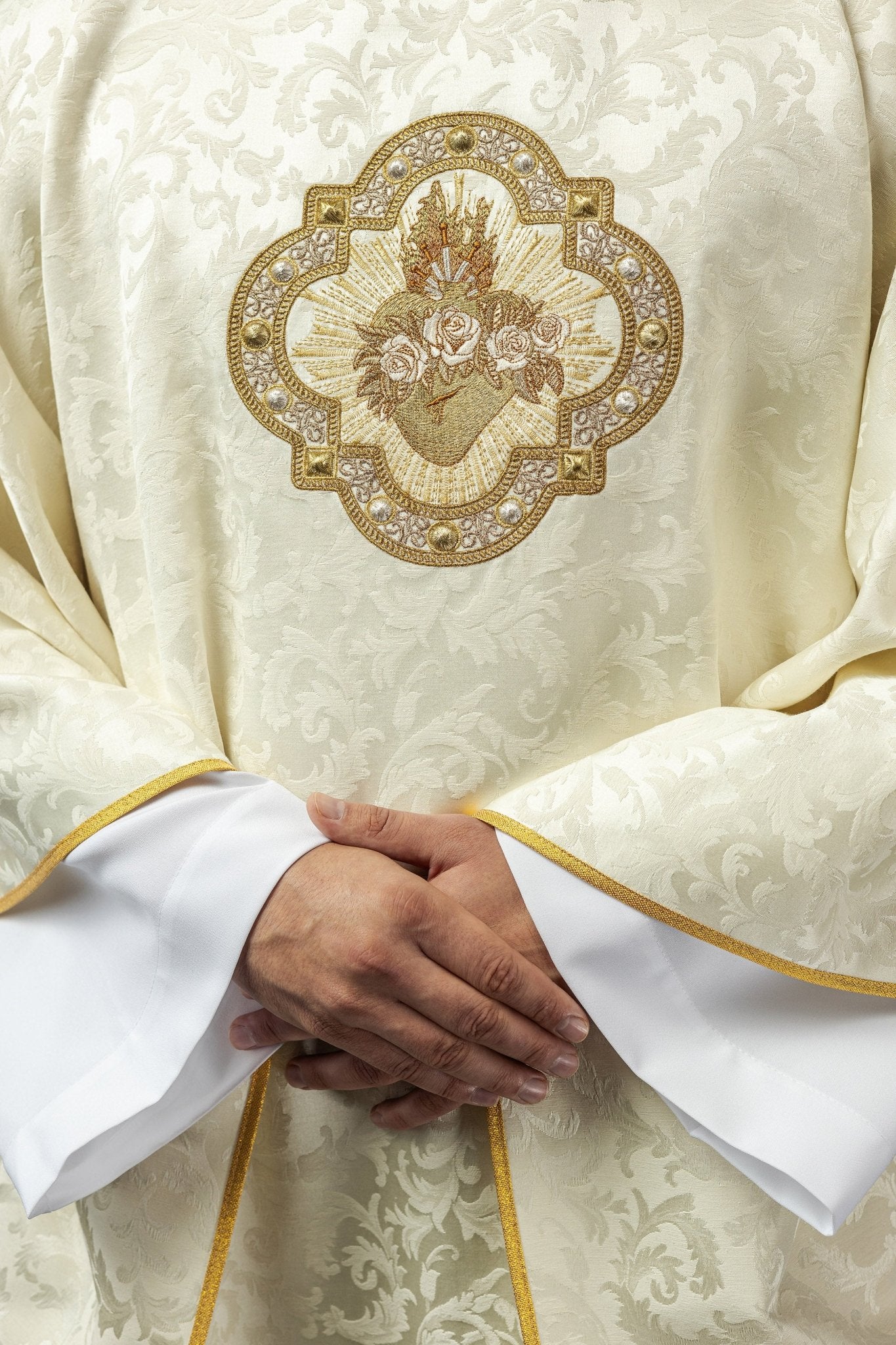 Chasuble brodée d'un motif jacquard du Cœur de Marie S - 70101 - 05 - 88 - CHASUBLES.FR