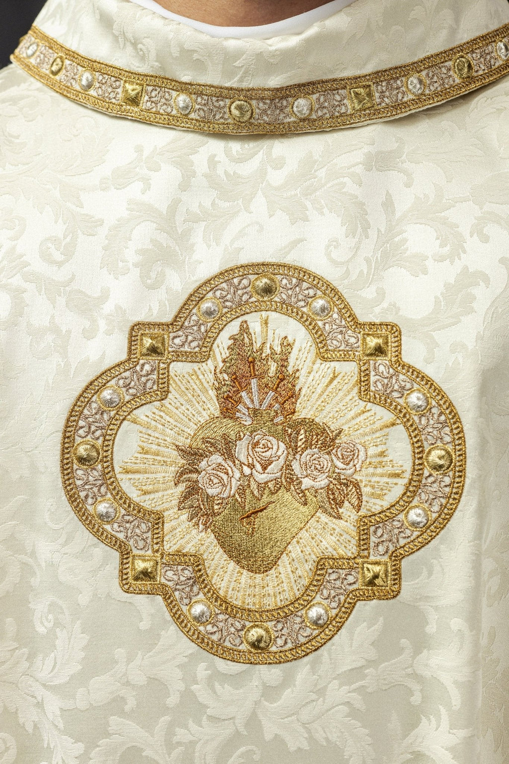 Chasuble brodée d'un motif jacquard du Cœur de Marie S - 70101 - 05 - 88 - CHASUBLES.FR