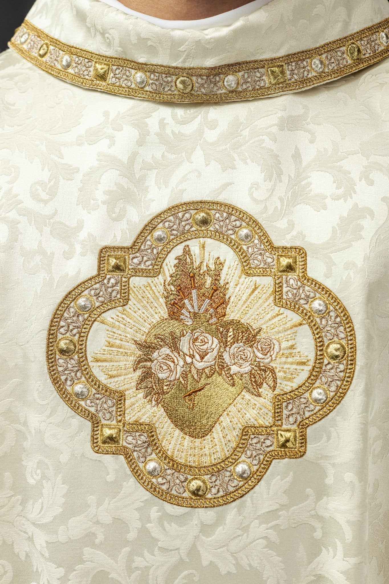 Chasuble brodée d'un motif jacquard du Cœur de Marie S - 70101 - 05 - 88 - CHASUBLES.FR